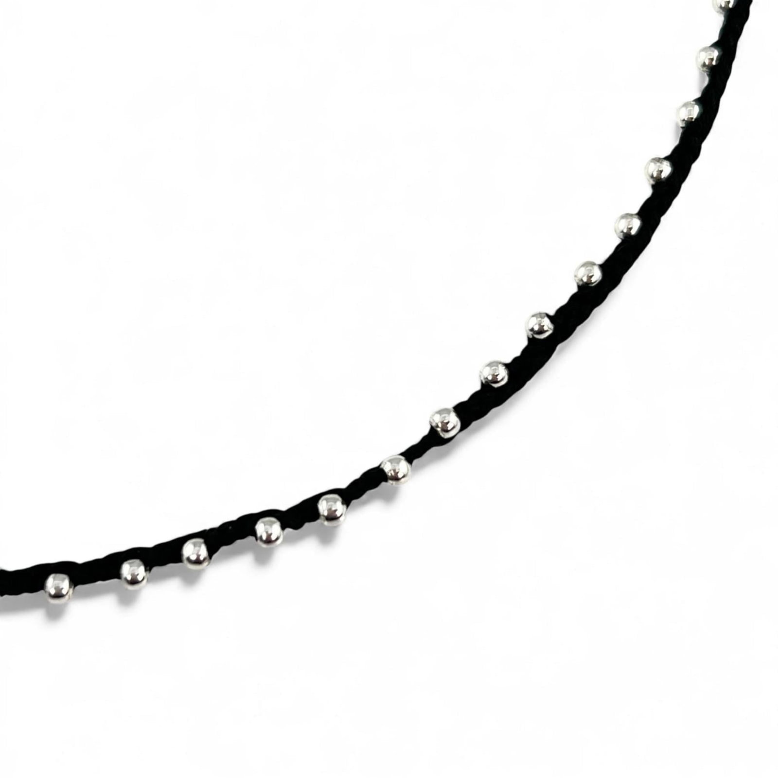 GUCCI Silver 925: GUCCI Silver 925 Silver 925 necklace from Gucci, featuring a sleek black design that suits both men and women. With a comfortable neck circumference of 80-82 cm, this necklace is designed to fit a ran