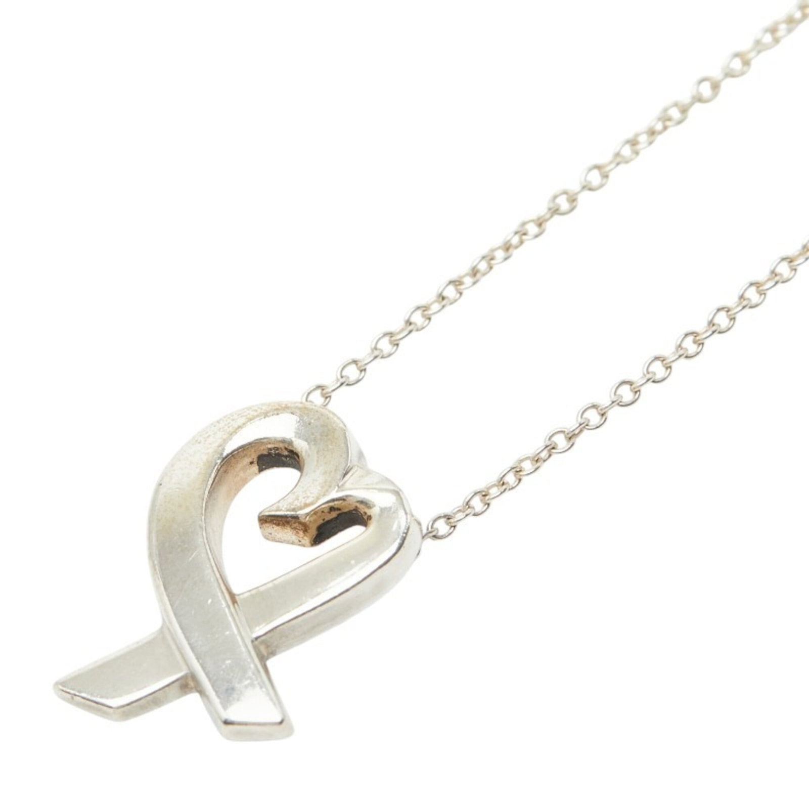TIFFANY Silver 925: TIFFANY Silver 925 Silver Tiffany necklace with a 43 cm circumference, featuring a 15.2mm x 11.1mm pendant, made from 925 silver. The necklace has visible wear, scratches, and scuffs, but remains