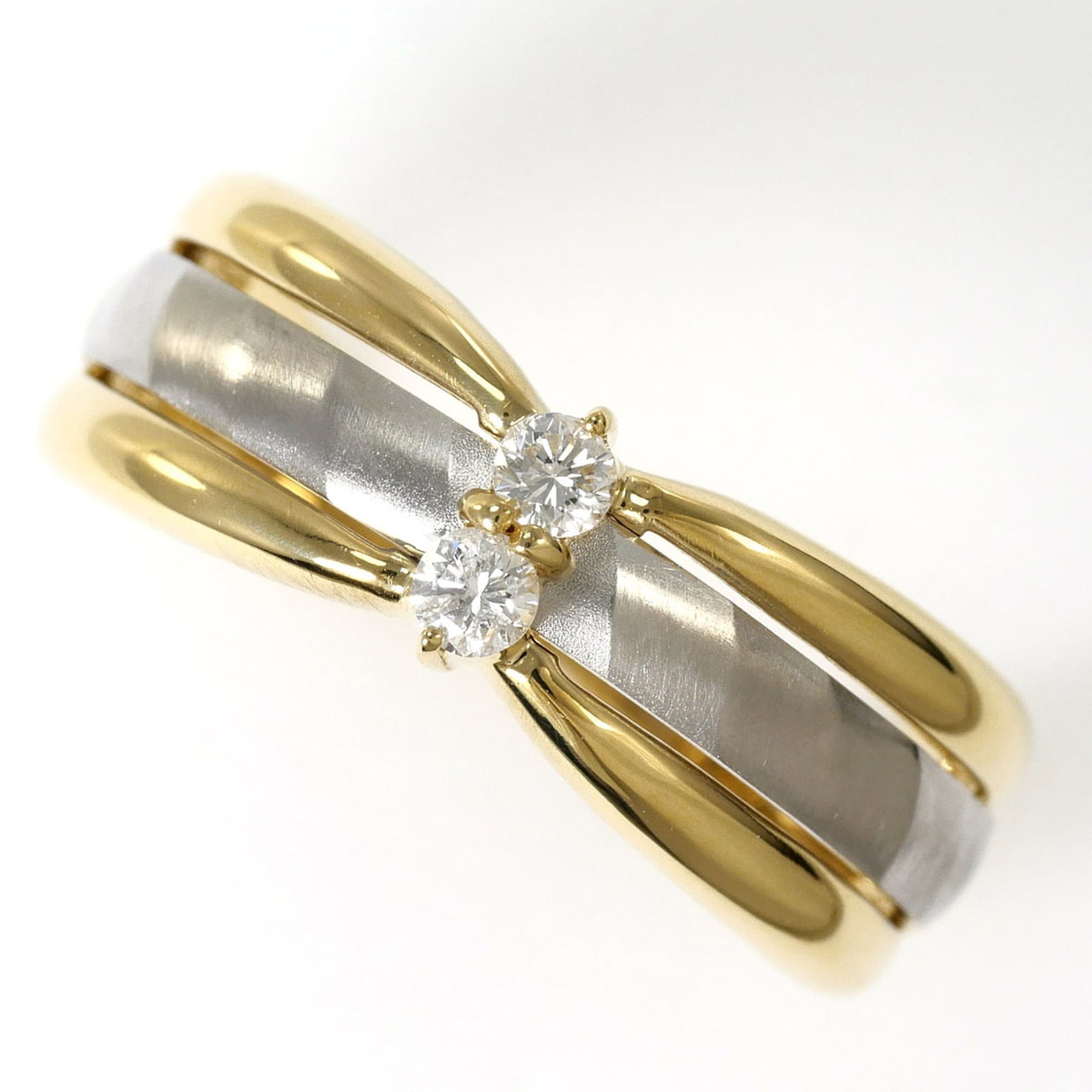 Band Ring Platinum 900 Yellow Gold (18K): Band Ring Platinum 900 Yellow Gold (18K) Platinum 900 Yellow Gold (18K) band ring boasts a striking combination of platinum and 18K yellow gold, creating a luxurious and sophisticated look. With a dia