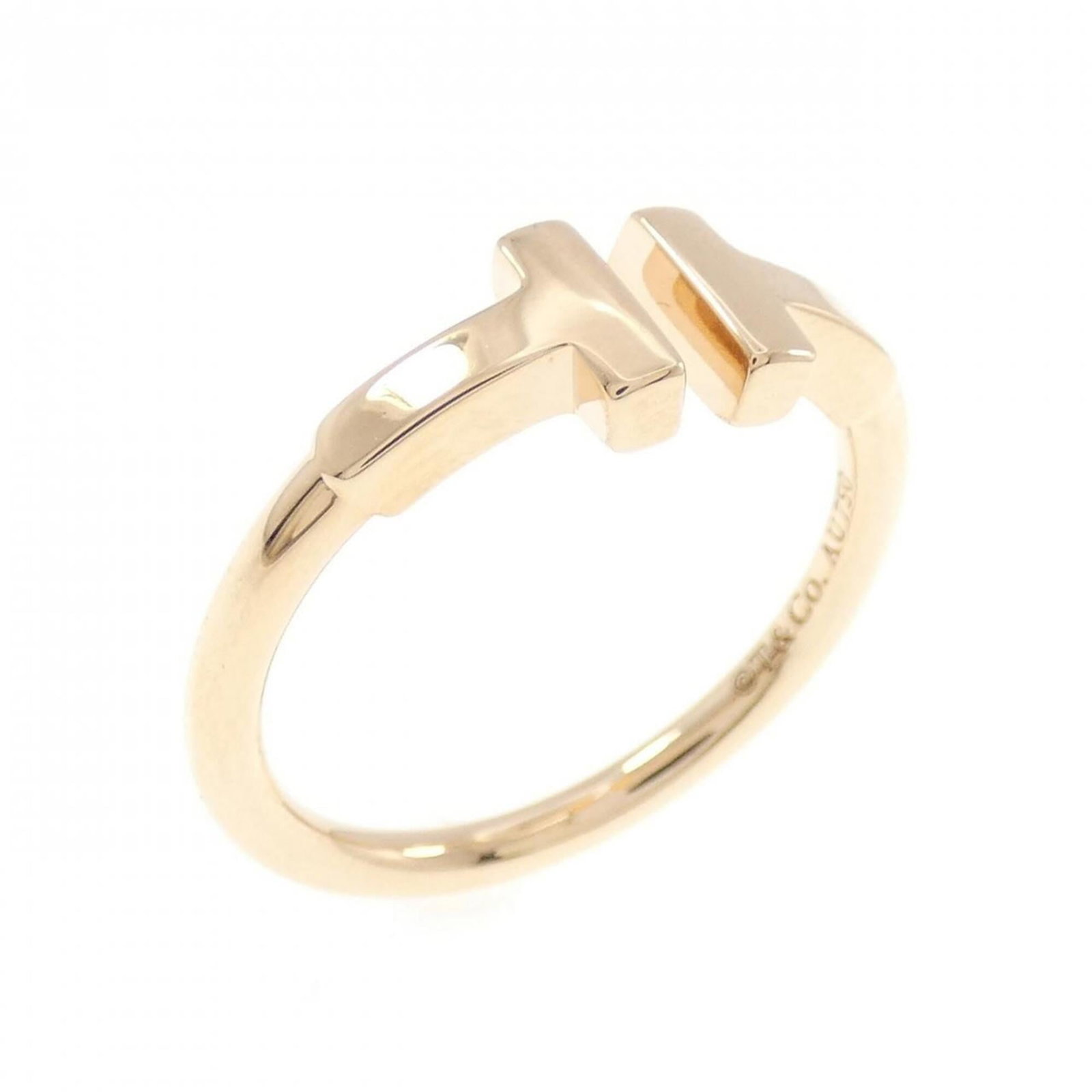 TIFFANY Band Ring Pink Gold (18K): TIFFANY Band Ring Pink Gold (18K) Pink gold (18K) band ring from Tiffany, a timeless design that exudes elegance. This like new used ring boasts excellent condition with no visible wear, making it a