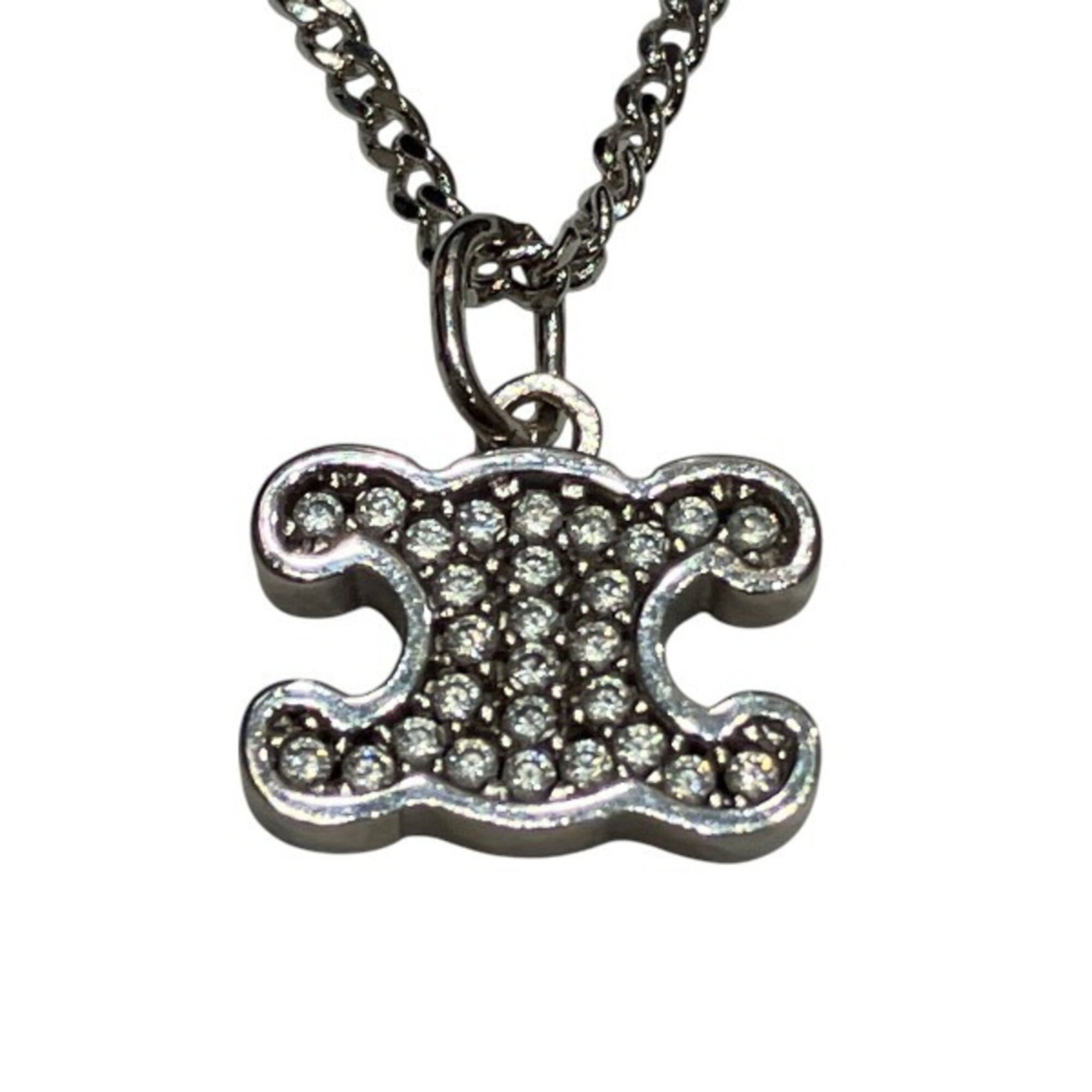 CELINE Metal Silver: CELINE Metal Silver The Celine Metal Silver Necklace is a stylish accessory featuring a silver metal pendant with a 42 cm neck circumference. The necklace bears minor signs of wear, including small sc