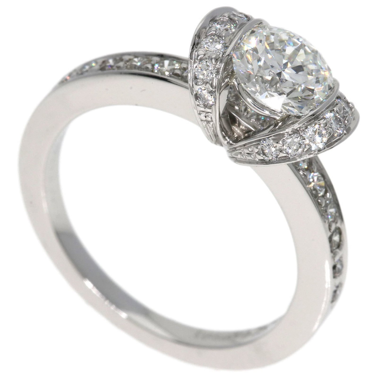 TIFFANY Band Ring Platinum 950: TIFFANY Band Ring Platinum 950 Platinum 950 Tiffany band ring with a diamond stone, showcasing a classic design. The ring is made from high-quality platinum and features a small scratch, a minor