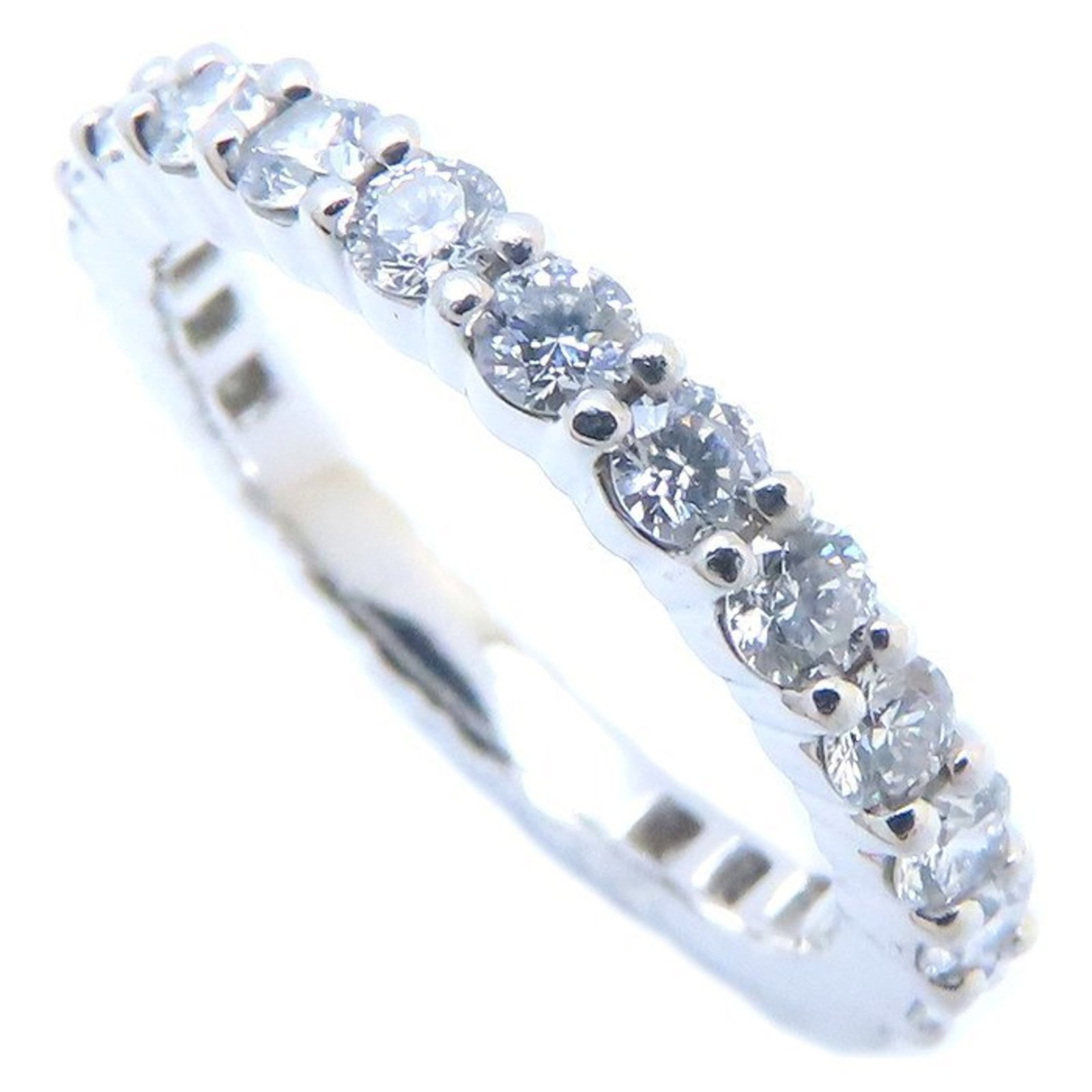 HARRY WINSTON Band Ring Platinum 950: HARRY WINSTON Band Ring Platinum 950 Platinum 950 band ring from Harry Winston, a renowned luxury jeweler, boasts a sleek and sophisticated design. Made from high-quality platinum, this band ring is a