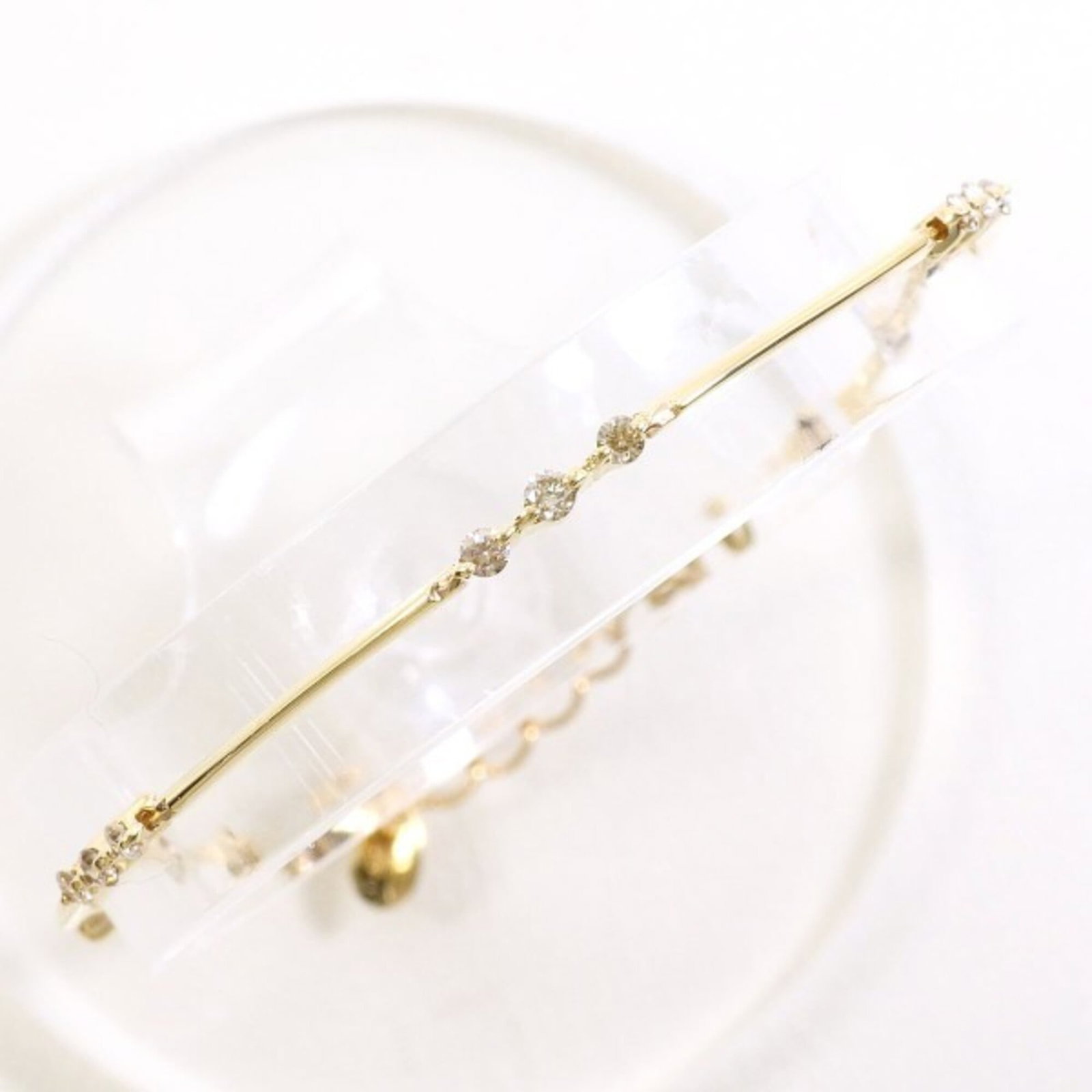 Charm Bracelet Yellow Gold (10K): Charm Bracelet Yellow Gold (10K) Yellow gold charm bracelet with a 0.25ct diamond, featuring a total length of 19cm, and weighing 3.5g. This 10K charm bracelet is made from high-quality yellow gold