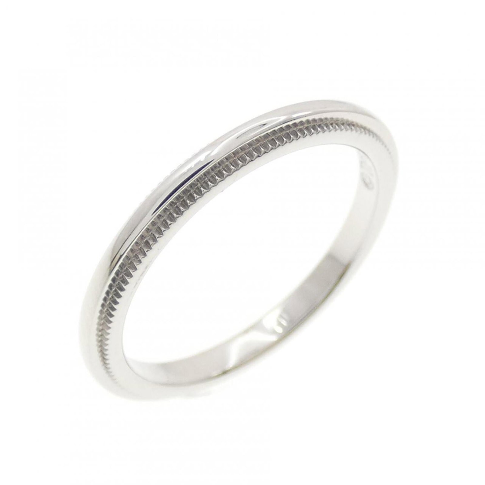 TIFFANY Band Ring Platinum 950: TIFFANY Band Ring Platinum 950 Platinum 950 Tiffany band ring in excellent condition, featuring a classic design that exudes timeless elegance. With a US size 4, this gently used ring showcases minor 