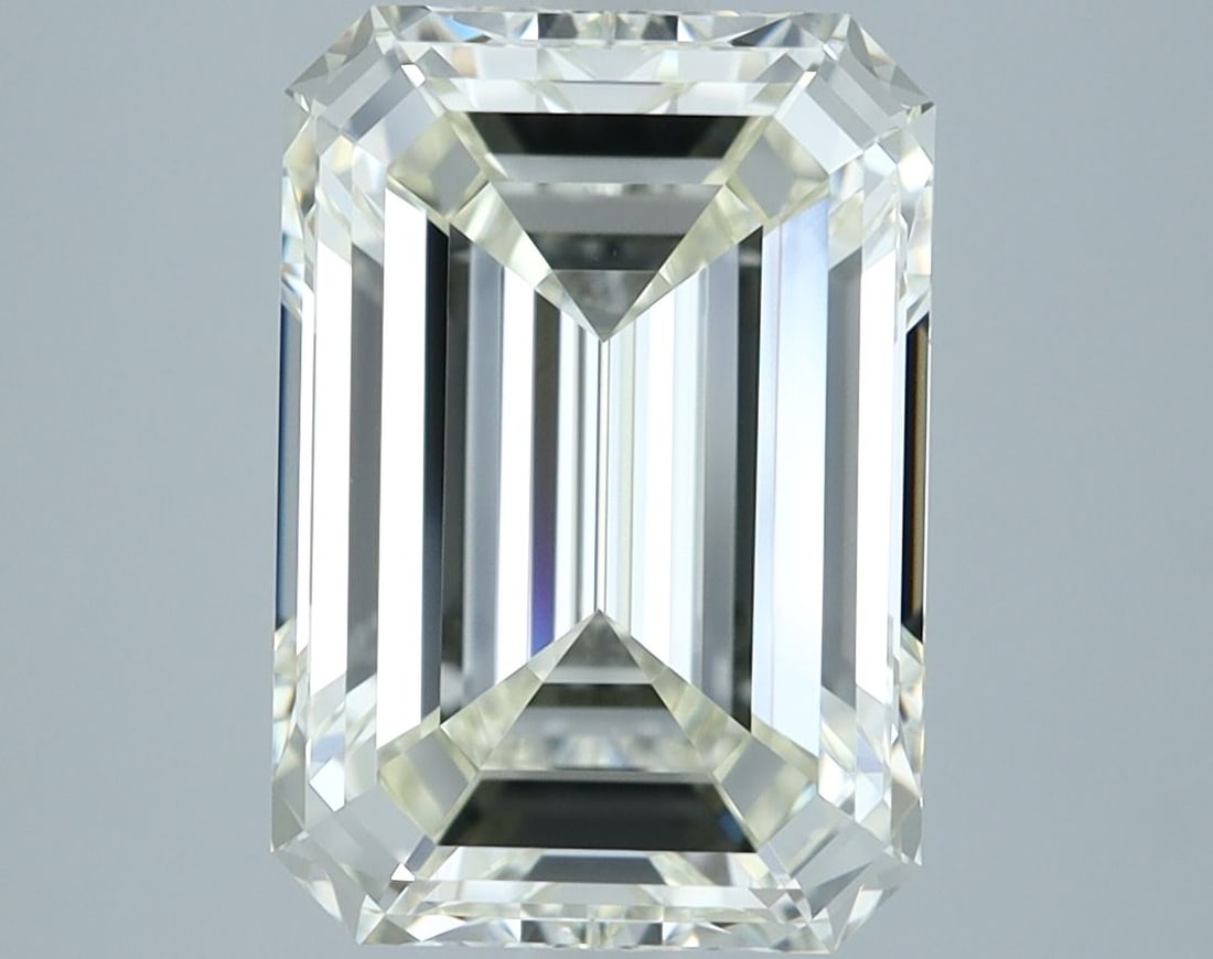 HRD Emerald 4.01ct K VVS2 - Loose Natural Diamond: HRD Emerald 4.01ct K VVS2 - Loose Natural Diamond 4.01ct HRD Emerald Cut Diamond with Excellent Polish and Symmetry. This loose natural diamond boasts a vibrant K color and VVS2 clarity, making it a s