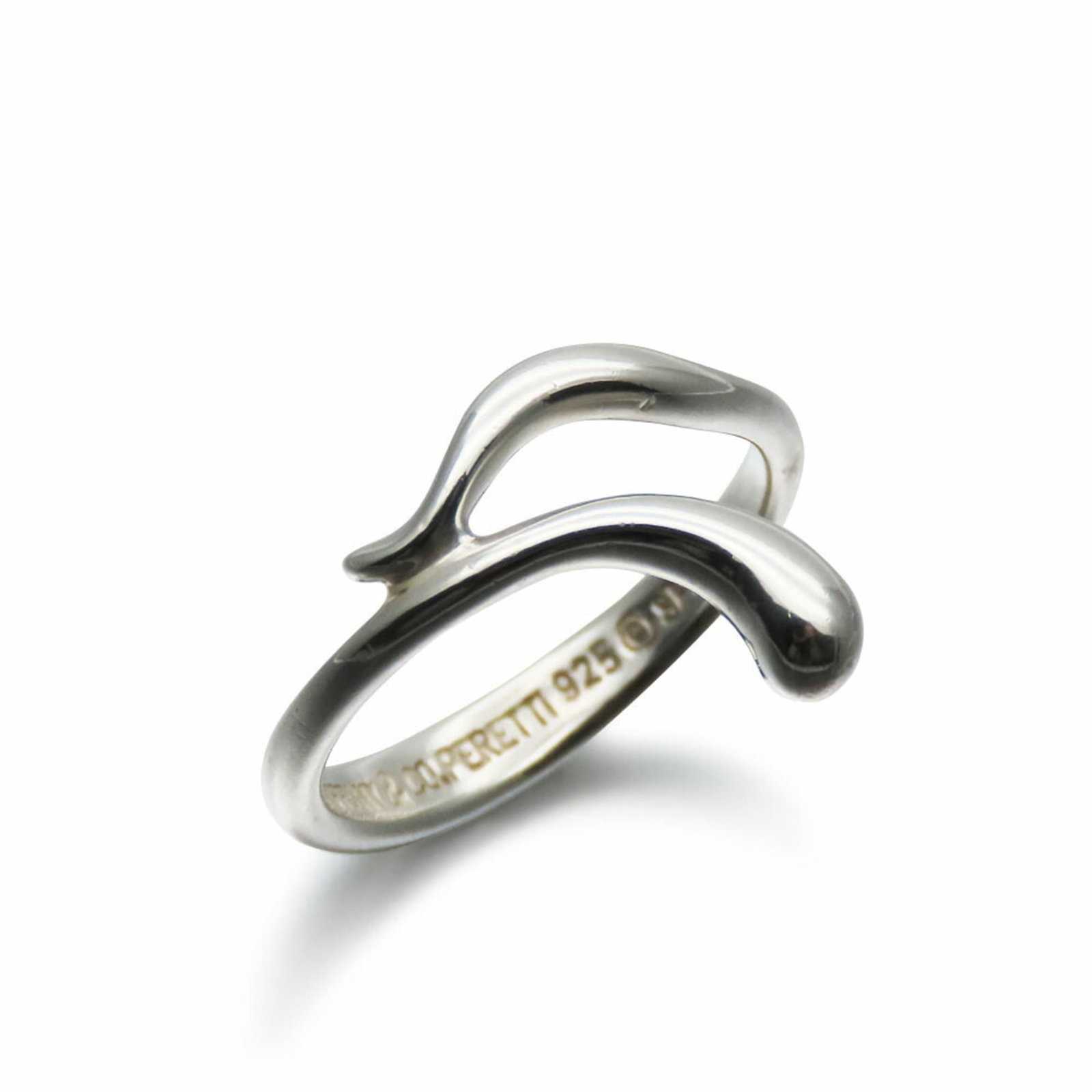 TIFFANY Band Ring Silver 925: TIFFANY Band Ring Silver 925 Silver 925 band ring from Tiffany, featuring a 2.5mm wide band with a weight of 2.3g. This ring has visible wear, scratches, and scuffs, but remains fully functional and