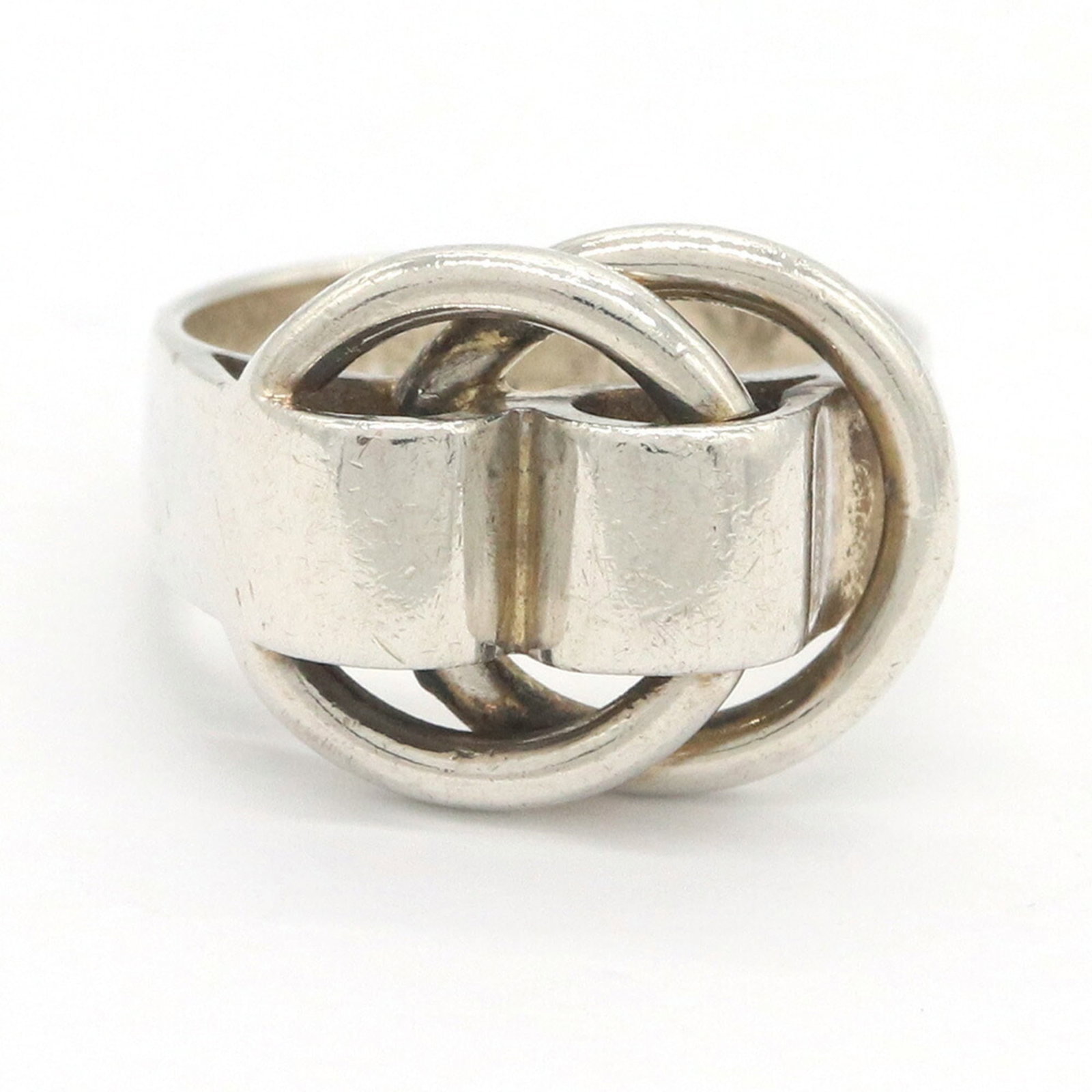 HERMES Band Ring Sterling Silver 925: HERMES Band Ring Sterling Silver 925 Sterling silver 925 band ring from Hermes, a classic design with visible wear and scratches, adding to its unique character. The item is in good condition, with