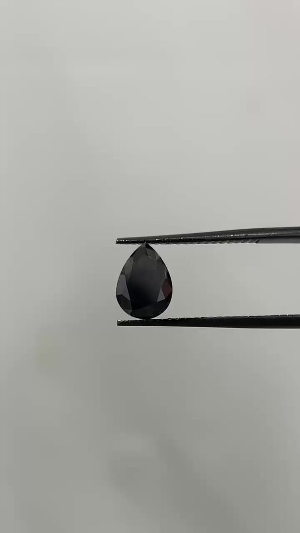 GIA Pear 1.22ct Fancy Black VVS2 - Loose Natural Diamond: GIA Pear 1.22ct Fancy Black VVS2 - Loose Natural Diamond GIA-certified Fancy Black diamond with exceptional clarity and polish, boasting a vibrant black color and precise symmetry. Measuring 1.22