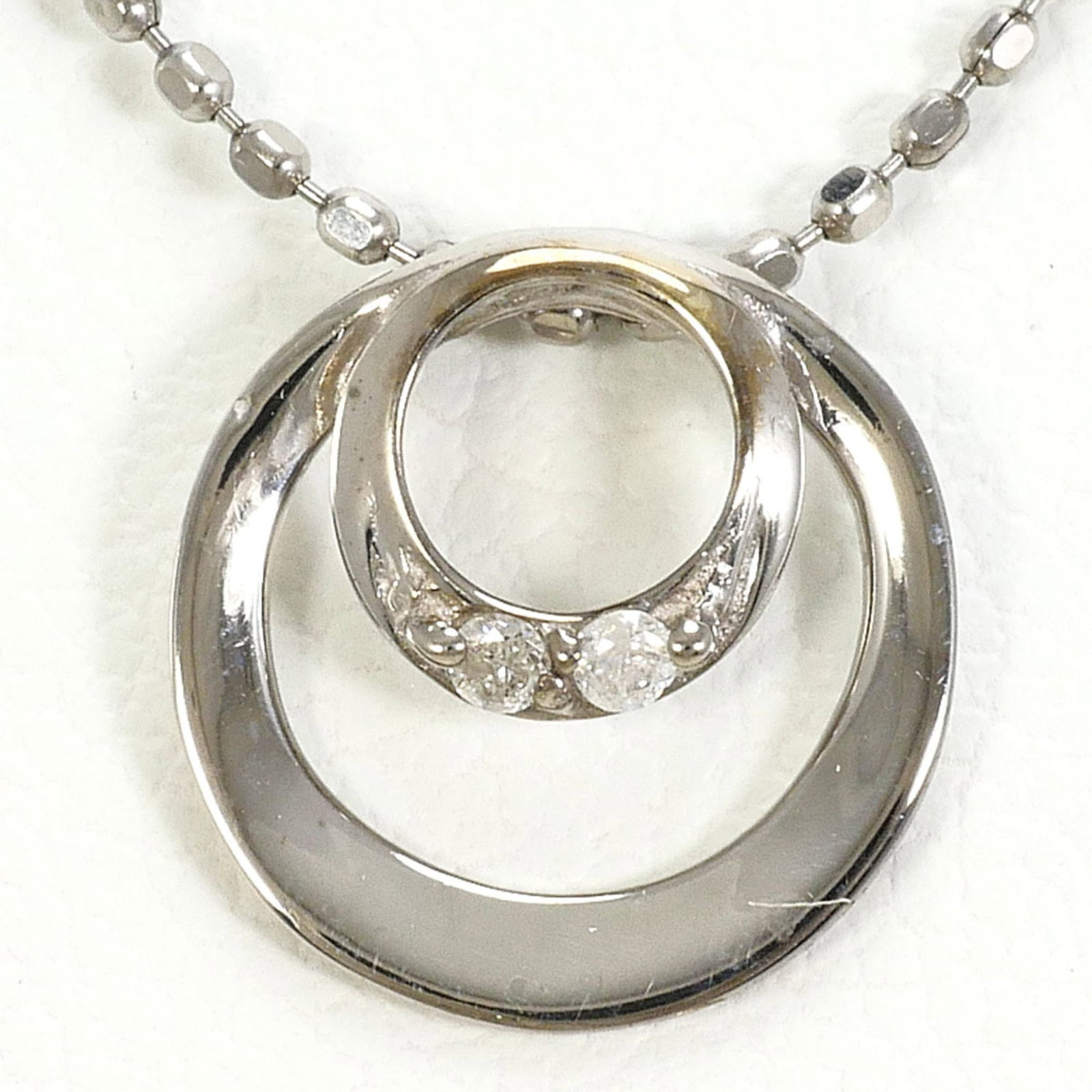 White Gold (10K): White Gold (10K) White gold (10K) necklace with a 0.02ct diamond pendant, crafted from 10K metal with a white gold finish. The necklace boasts a 40cm circumference and a 10mm x 10mm pendant, making