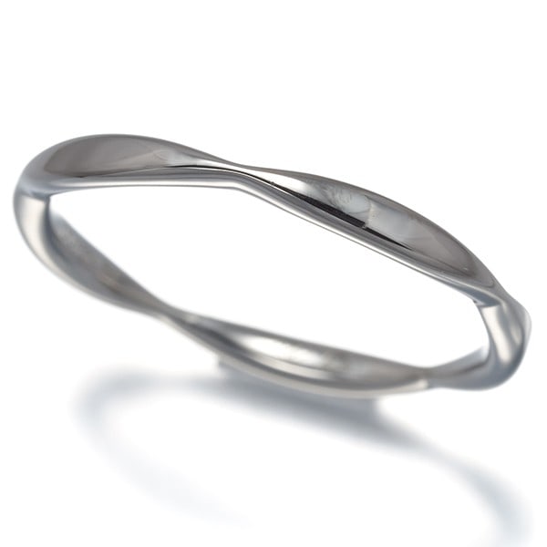 Chanel Ring Camelia Eu54 950 Platinum: Chanel Ring Camelia Eu54 950 Platinum Chanel's Camelia ring is a stunning platinum piece, showcasing the brand's signature elegance. This 950 platinum ring features a sleek design with a ring size of