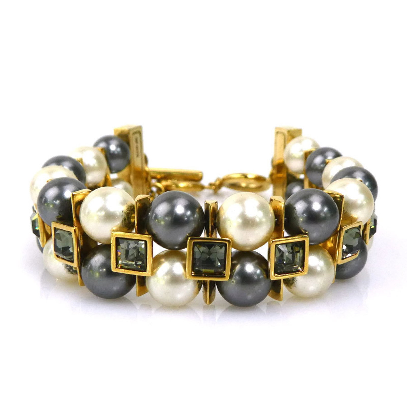 LOUIS VUITTON Charm Bracelet Metal: LOUIS VUITTON Charm Bracelet Metal Gold, Gray, and Off-white metal Louis Vuitton charm bracelet with a 17.5cm length, bearing visible scratches, scuffs, and dirt, is available. The item is in good