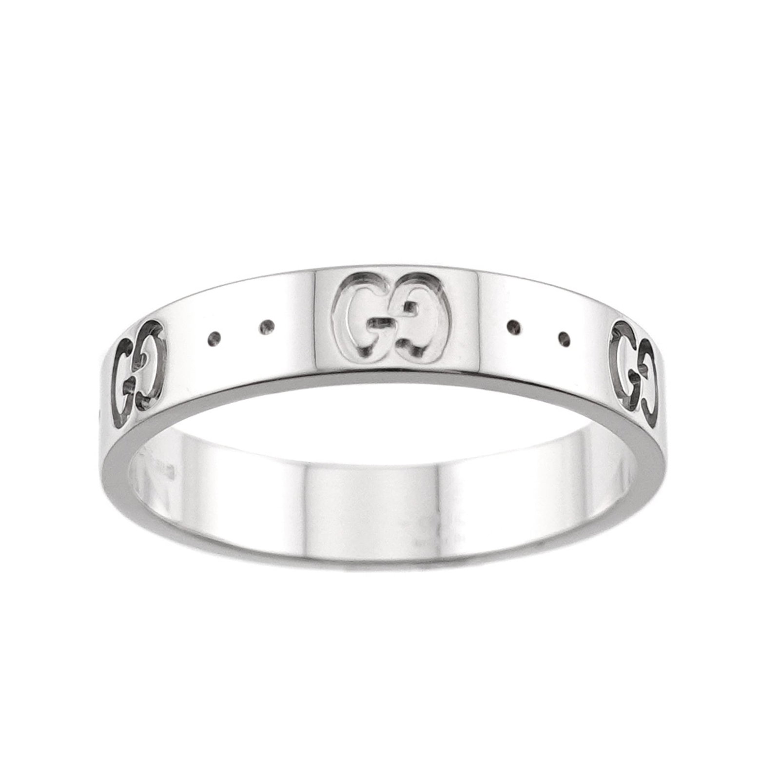 GUCCI Band Ring White Gold (18K): GUCCI Band Ring White Gold (18K) White gold (18K) band ring from Gucci, featuring a sleek and modern design. This 18K white gold band ring is in like new condition, with only the faintest traces of we