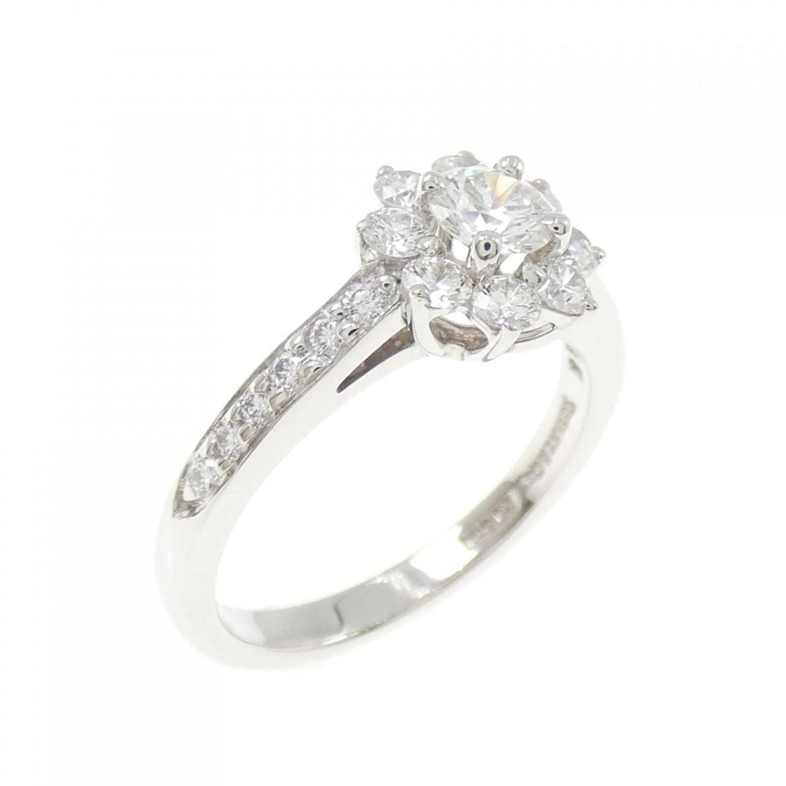 TIFFANY Band Ring Platinum 950: TIFFANY Band Ring Platinum 950 Platinum 950 band ring from Tiffany, featuring a sleek and sophisticated design. This gently used ring showcases minor signs of wear, with small scratches or light marks
