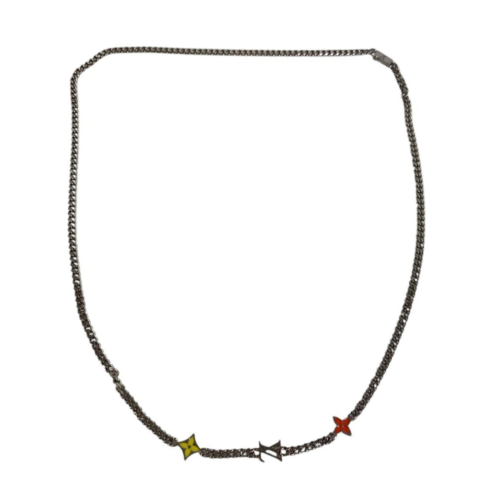 LOUIS VUITTON Metal: LOUIS VUITTON Metal Metal necklace from Louis Vuitton, featuring a multi-color, silver chain with a circumference of 64.5 cm. The item bears a signature and is in very good condition, with minor signs