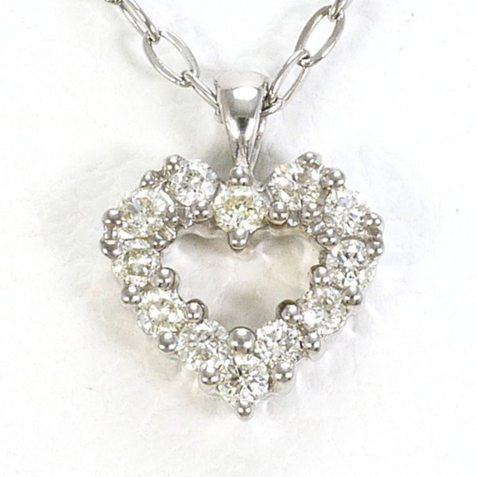 4C White Gold (18K): 4C White Gold (18K) White gold (18K) necklace with a 1.2g diamond pendant, set in a 40 cm chain, featuring a 7mm x 6mm pendant. The necklace is made from 18K white gold and is in like new condition,