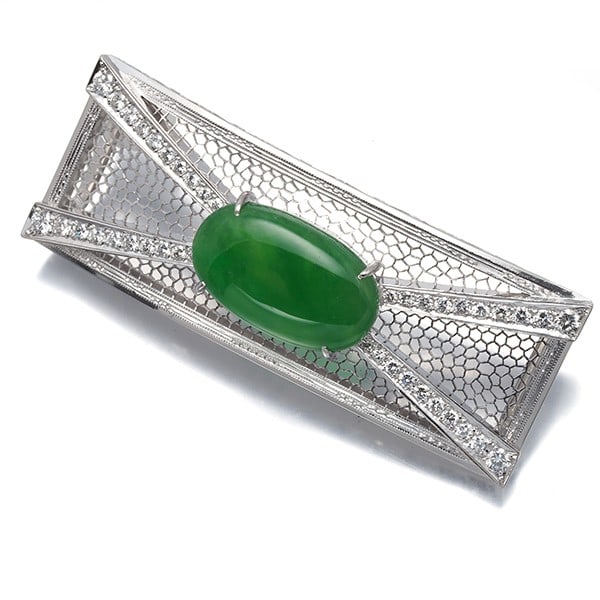 Jade Diamond 0.91Ct Natural Color Obidome 900 Platinum: Jade Diamond 0.91Ct Natural Color Obidome 900 Platinum The Jade Diamond Obidome 900 Platinum is a striking piece featuring a natural color jade stone surrounded by a halo of diamonds, set in a
