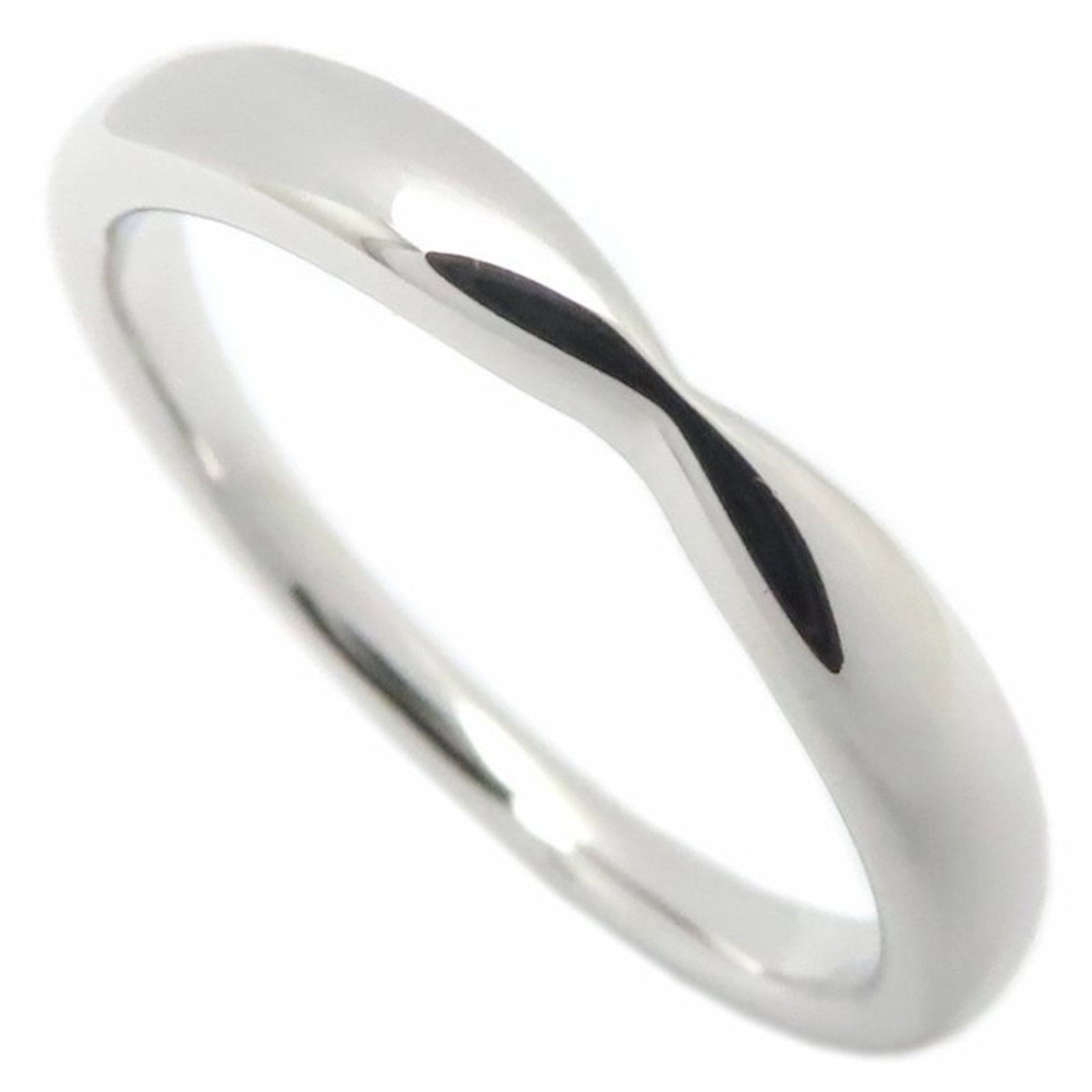 TIFFANY Wedding Ring Platinum 950: TIFFANY Wedding Ring Platinum 950 Platinum 950 Tiffany Wedding Ring, US Size 8, in like new condition with only the faintest traces of wear, offering a luxurious and durable accessory. Made from