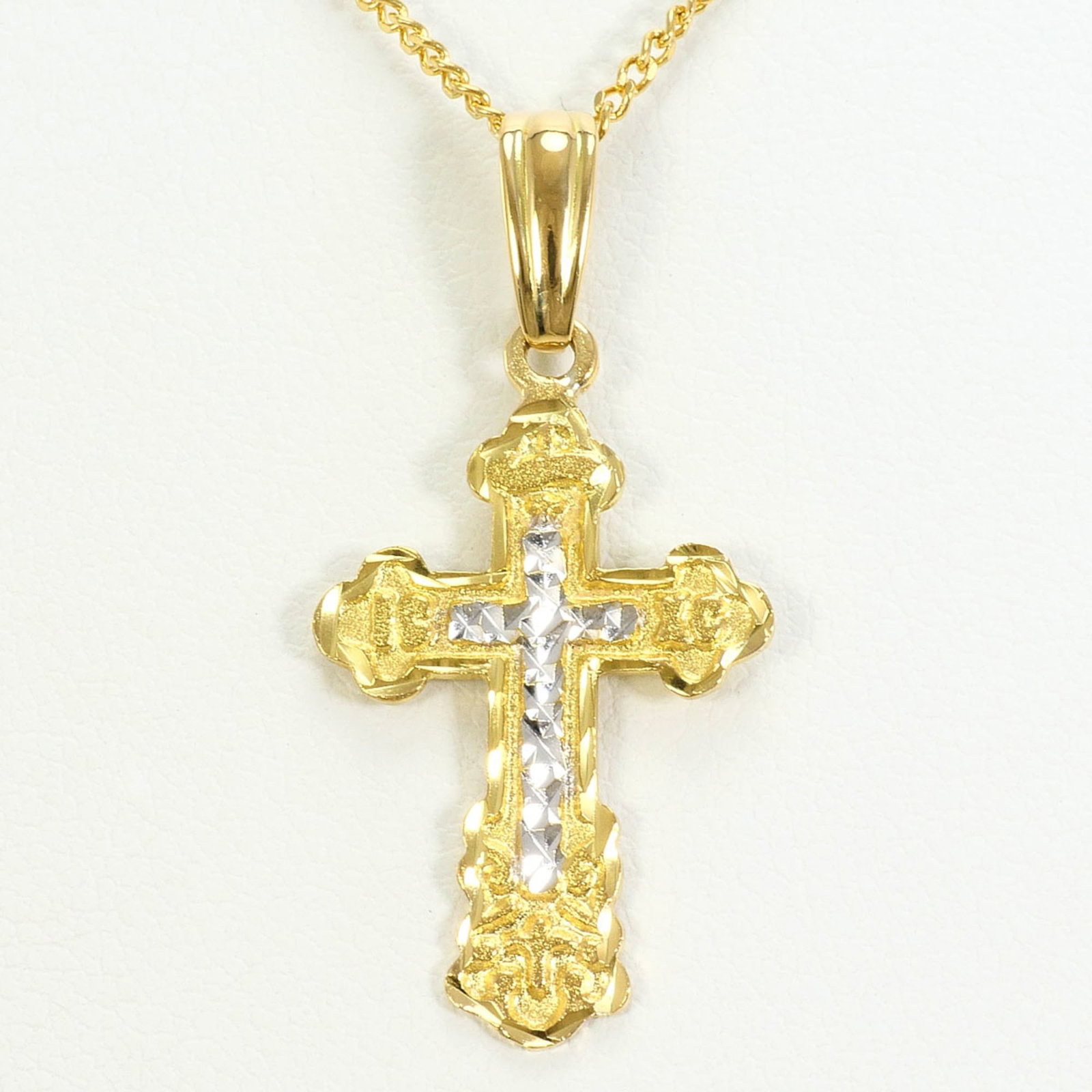 White Gold (18K) Yellow Gold (18K): White Gold (18K) Yellow Gold (18K) White gold and yellow gold combine in a beautiful 18K alloy, offering a unique blend of styles. This necklace features a 30mm x 15mm pendant and a 40cm chain, perfec