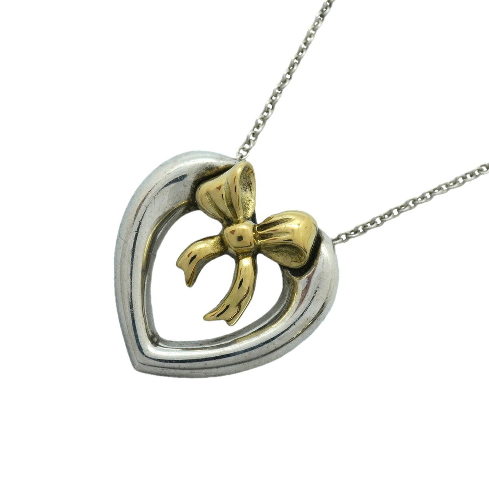 TIFFANY Silver 925 Yellow Gold (18K): TIFFANY Silver 925 Yellow Gold (18K) Tiffany's iconic 18K yellow gold and silver 925 necklace boasts a timeless design, with a 17.3mm x 17.5mm pendant suspended from a 43cm chain. The piece bears visi