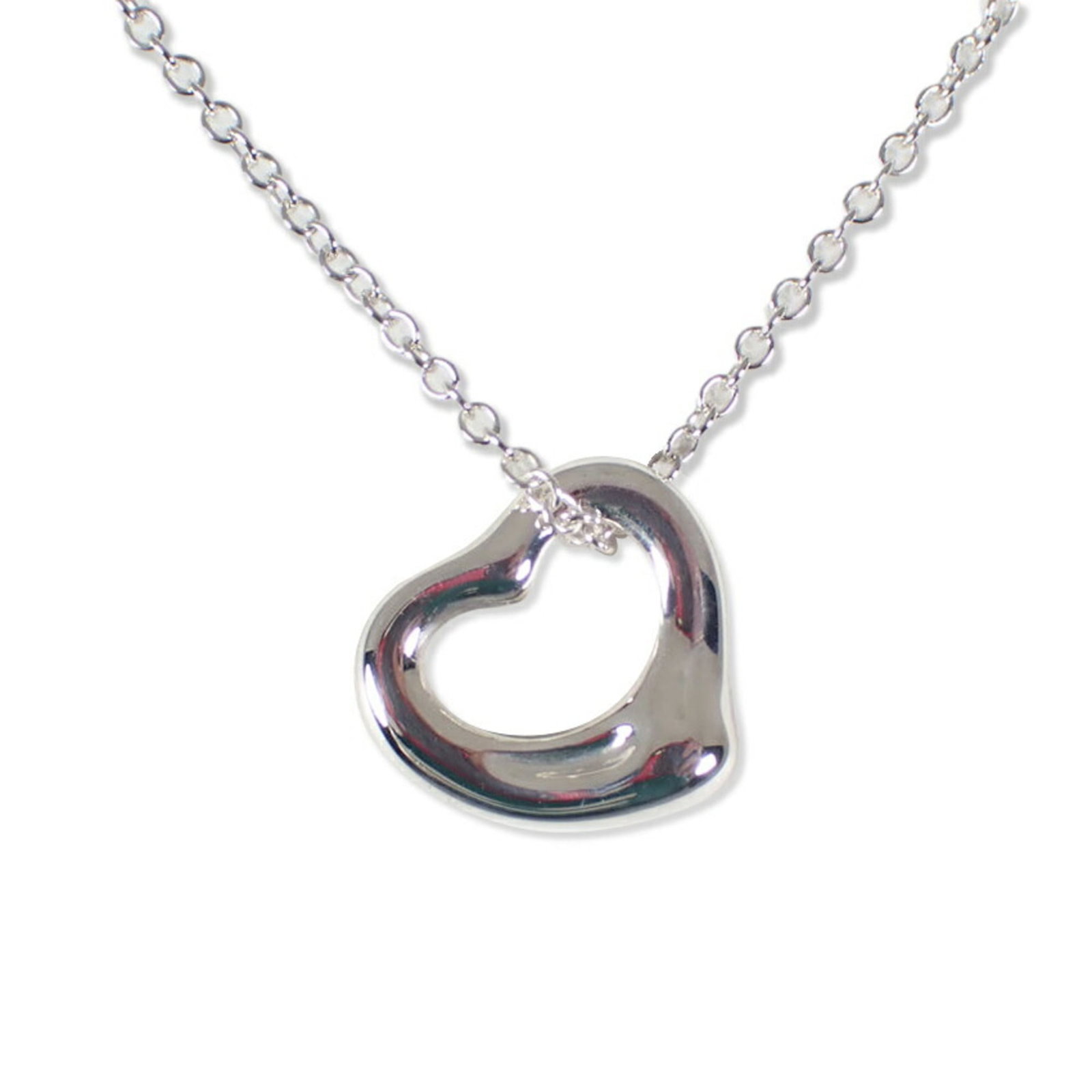 TIFFANY Sterling Silver 925: TIFFANY Sterling Silver 925 Sterling silver 925 pendant necklace from Tiffany, featuring a 10mm x 11mm pendant with a 40.5 cm / 15.94'' chain. This like new used necklace boasts excellent condition wi