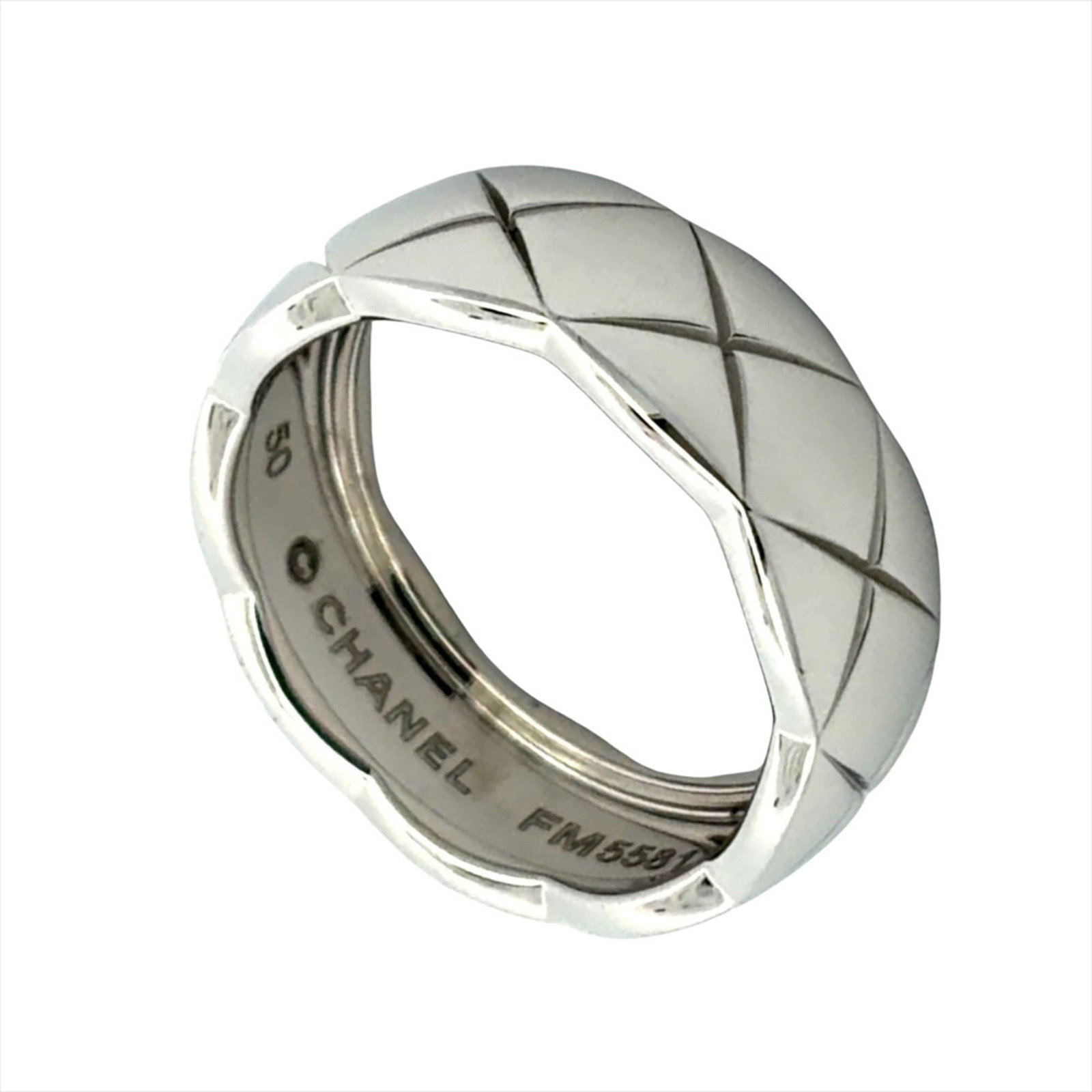 CHANEL Band Ring White Gold (18K): CHANEL Band Ring White Gold (18K) White gold (18K) band ring from CHANEL, featuring a sleek and sophisticated design. This 50 US size, 5.5 condition band ring is made from high-quality white gold and