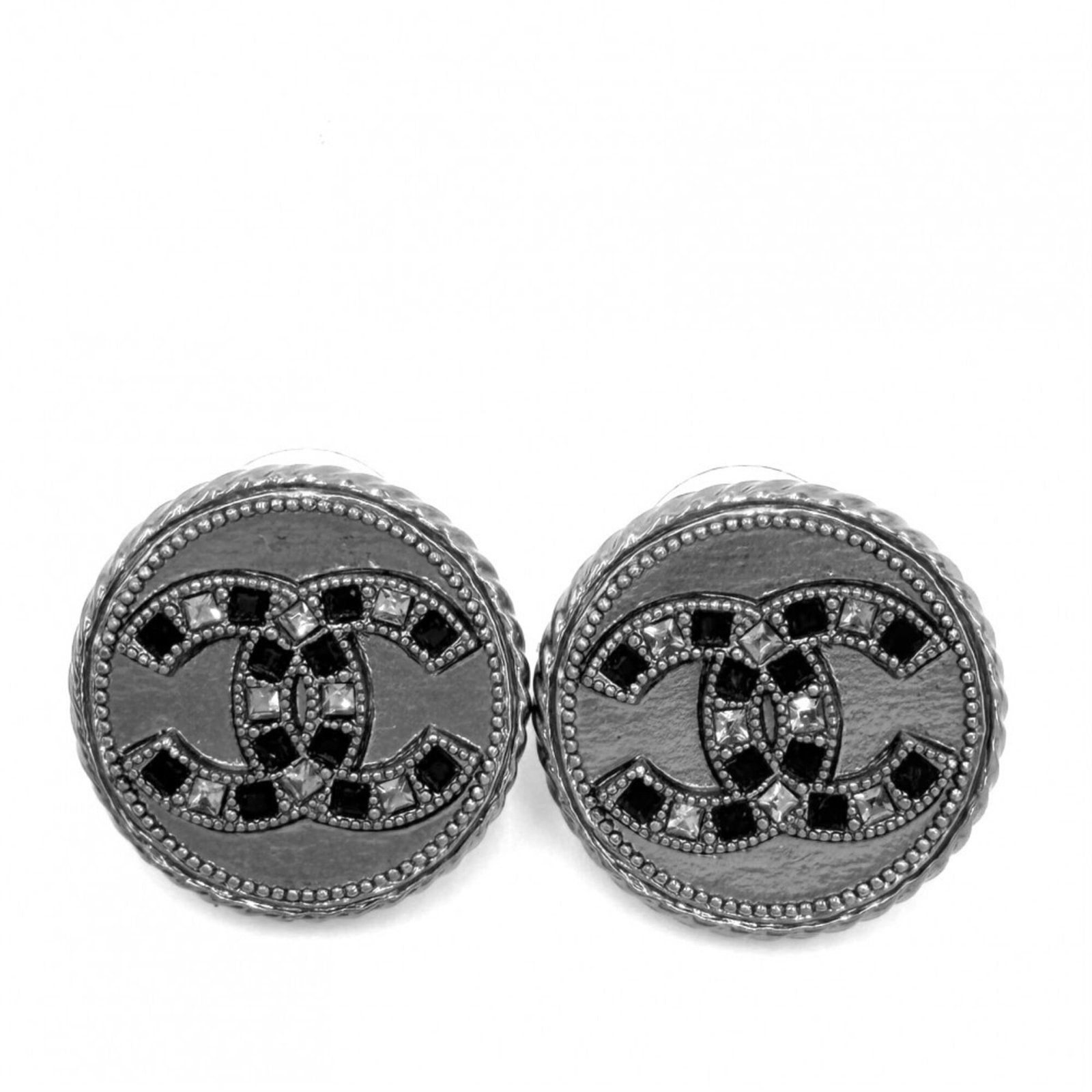 CHANEL Stud Earrings Rhinestone: CHANEL Stud Earrings Rhinestone Stud earrings featuring rhinestones in silver, measuring 21.00mm x 21.00mm x 4.00mm, gently used with minor signs of wear, including small scratches or light marks. The