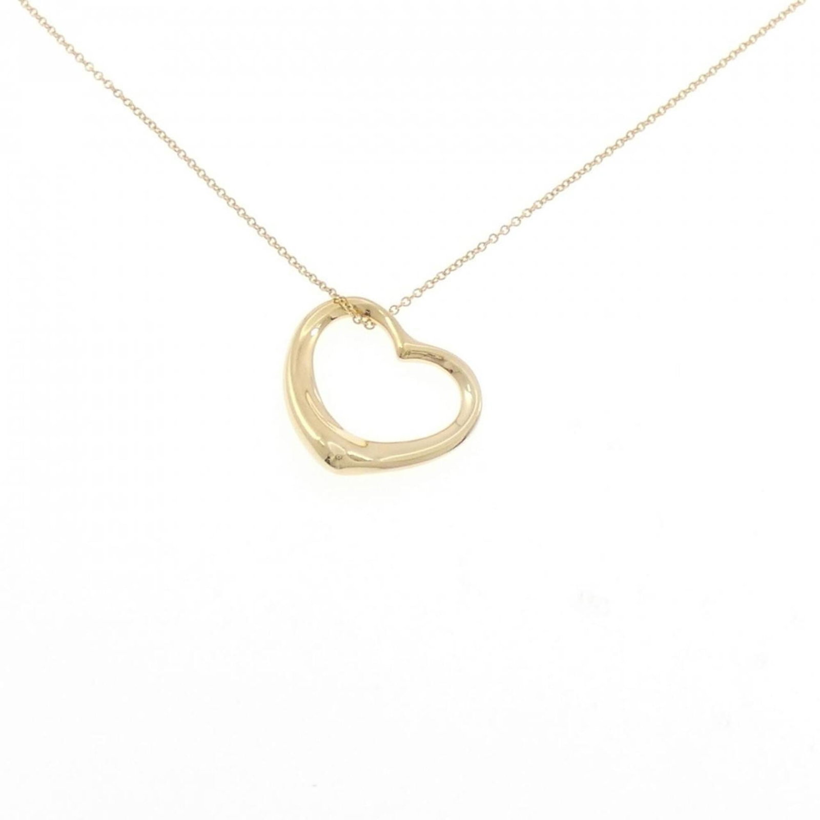 TIFFANY Yellow Gold (18K): TIFFANY Yellow Gold (18K) Yellow gold (18K) pendant on a 41 cm necklace, bearing a Tiffany signature, is a beautiful piece of jewelry. The pendant measures 20.4mm x 20.1mm and is made from