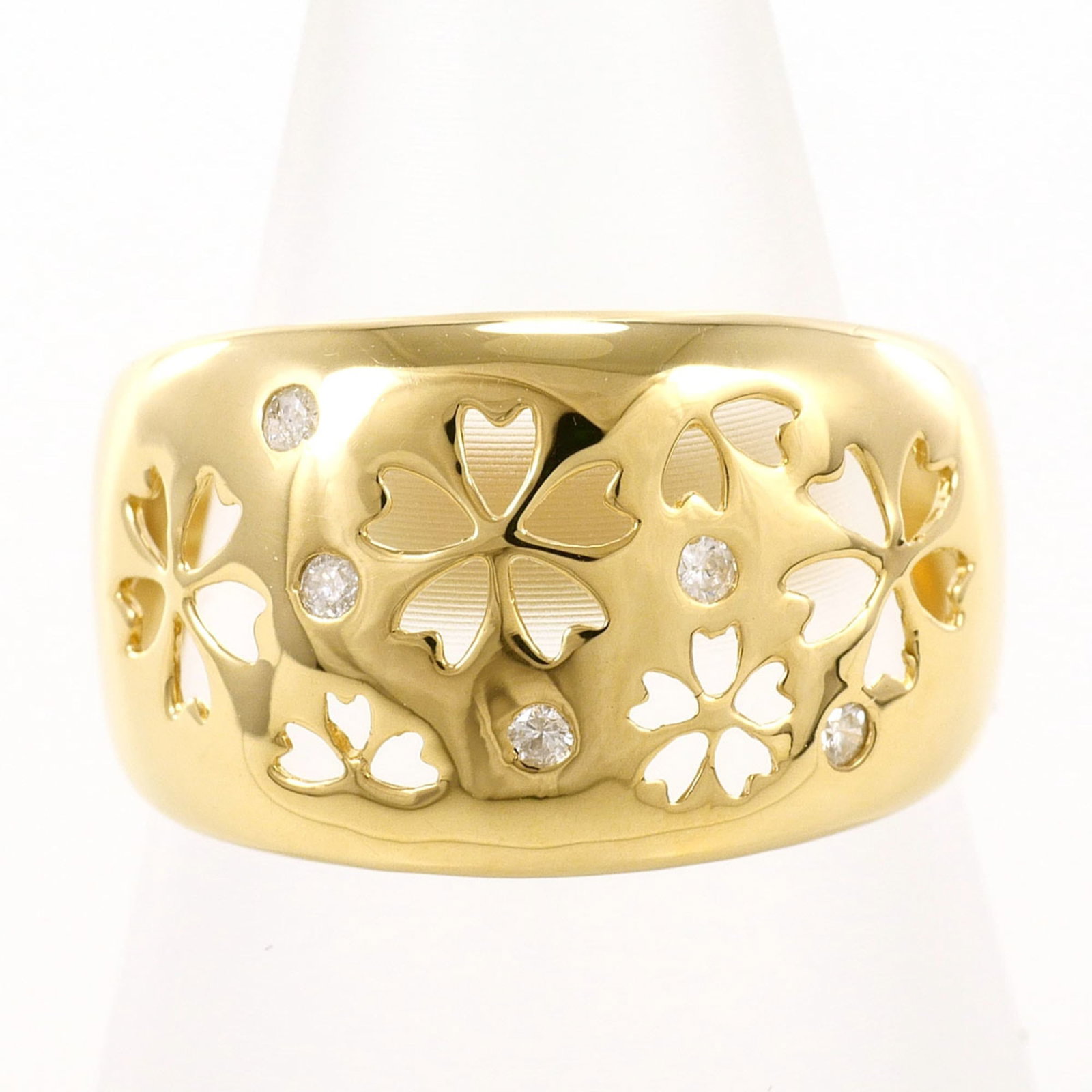 Band Ring Yellow Gold (18K): Band Ring Yellow Gold (18K) Yellow gold band ring with a diamond stone, measuring 11mm in width and weighing 3.3g. Made from 18K yellow gold, this ring is in like new condition with only the faintest 
