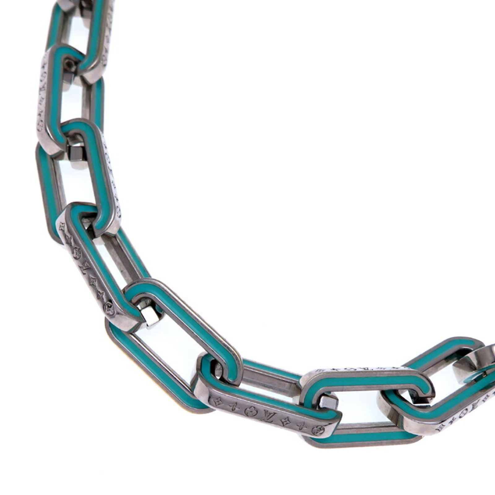 LOUIS VUITTON Metal: LOUIS VUITTON Metal Metal necklace from Louis Vuitton, featuring a metal design with a 52 cm neck circumference. The item bears a signature, but its authenticity cannot be verified. The necklace is so