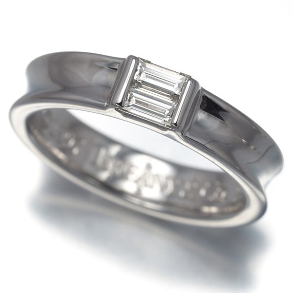 Tiffany&Co. Ring Diamond Stacking Us5.75-6 18K 750 White Gold: Tiffany&Co. Ring Diamond Stacking Us5.75-6 18K 750 White Gold Tiffany & Co.'s 18k white gold ring features a natural diamond with a carat weight unmarked, set in a sturdy 4.4mm wide band. The ring is