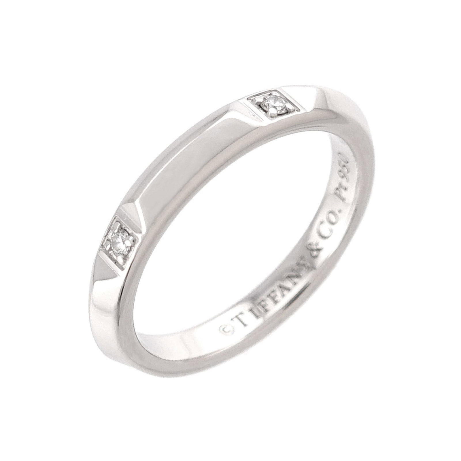 TIFFANY Band Ring Platinum 950: TIFFANY Band Ring Platinum 950 Platinum 950 Tiffany Band Ring in Excellent Condition. This like new used band ring boasts a premium platinum construction, featuring a sleek and modern design. With