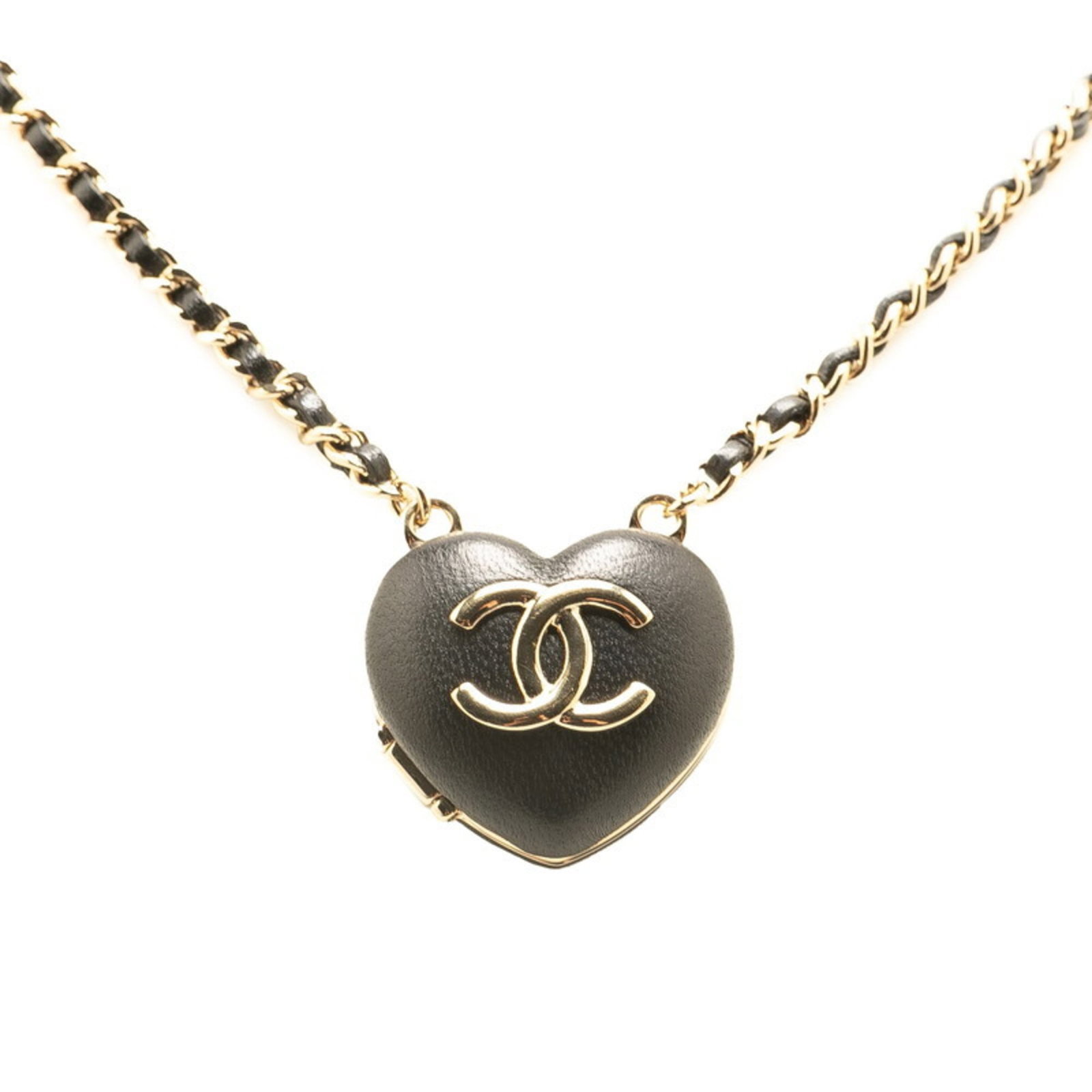 CHANEL Gold Plating: CHANEL Gold Plating Gold plating on a Chanel locket pendant necklace, featuring a black and gold design, is available for purchase. This 70 cm necklace has a 29mm x 32.9mm pendant and comes with a box