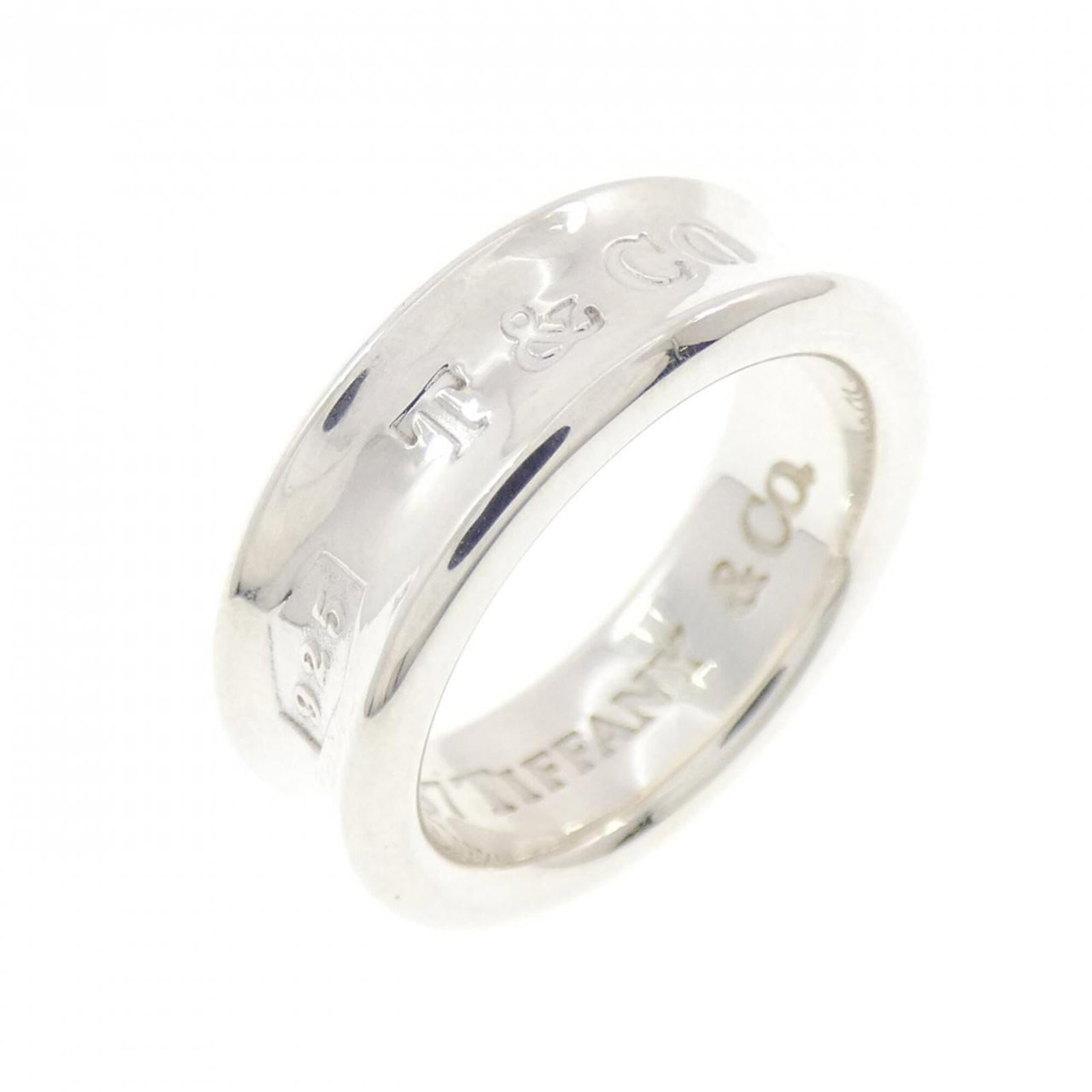 TIFFANY Band Ring Silver 925: TIFFANY Band Ring Silver 925 Silver 925 band ring from Tiffany's 1837 line, featuring a classic design with a 5.5 US size and 6.9mm width. Gently used with minor signs of wear, this band ring is in