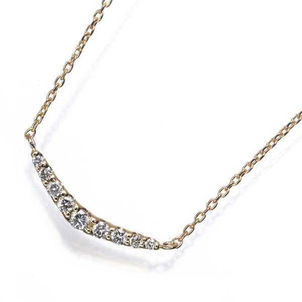 Diamond 0.11Ct Curve Necklace 18K 750 Yellow Gold: Diamond 0.11Ct Curve Necklace 18K 750 Yellow Gold Yellow gold 18k 750 pendant showcases a natural 0.11ct diamond, carefully crafted into a curve design. The necklace features a 37/41cm length and a