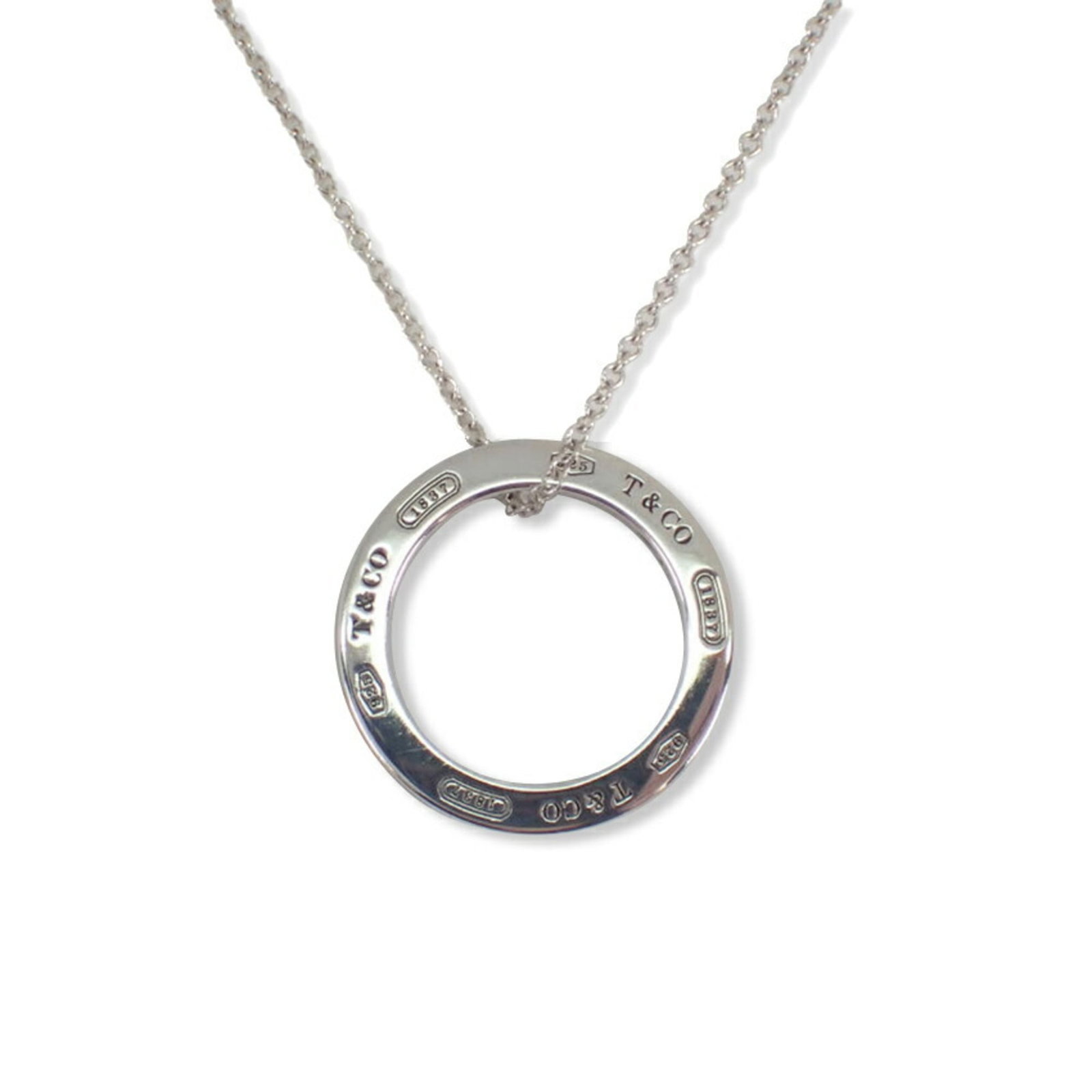 TIFFANY Metal Sterling Silver 925: TIFFANY Metal Sterling Silver 925 Sterling silver 925 Tiffany Metal Necklace in Excellent Condition. This gently used necklace features a 41cm / 16.14'' circumference and a 17.8mm / 0.7'' pendant,