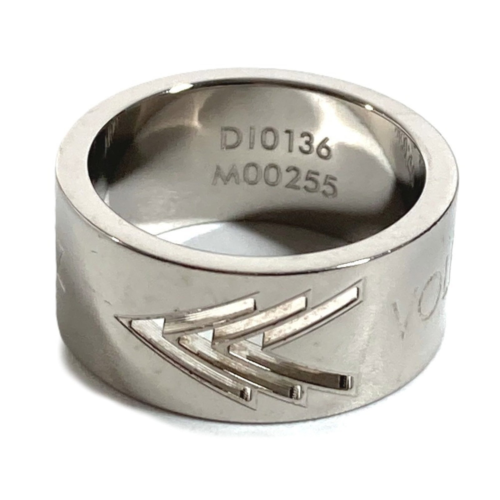 LOUIS VUITTON Band Ring Metal: LOUIS VUITTON Band Ring Metal Silver Louis Vuitton band ring metal, M00255, with visible scratches and scuffs, remains fully functional in good condition. Made from metal, this band ring features the 