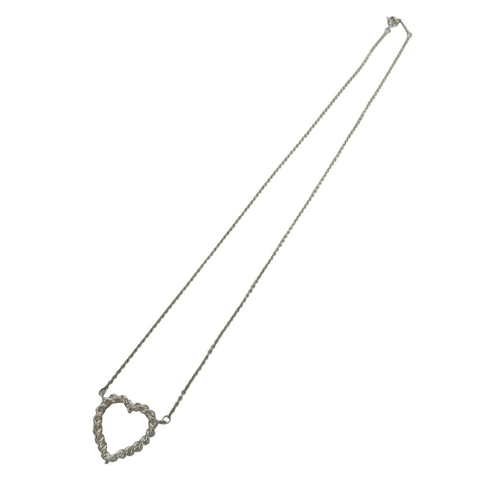 TIFFANY Silver 925: TIFFANY Silver 925 Silver 925 pendant from Tiffany, a classic and timeless design, features a 20mm x 20mm silver pendant on a 44 cm chain, perfect for everyday wear. The pendant itself has a subtle sh