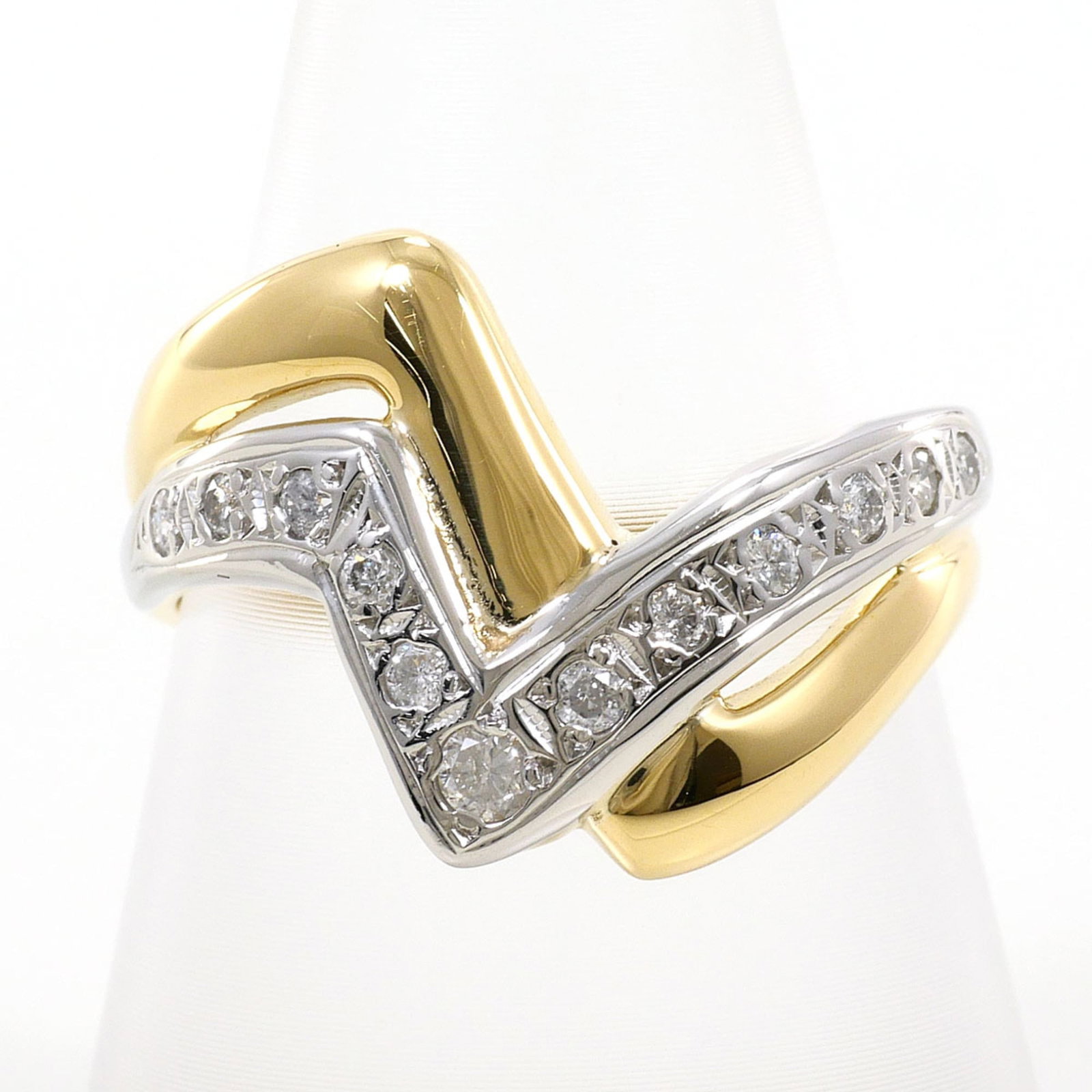 Band Ring Platinum 850 Yellow Gold (18K): Band Ring Platinum 850 Yellow Gold (18K) Platinum 850 Yellow Gold band ring boasts a striking combination of 18K gold and platinum, creating a luxurious and modern look. This 6.5 US size band features