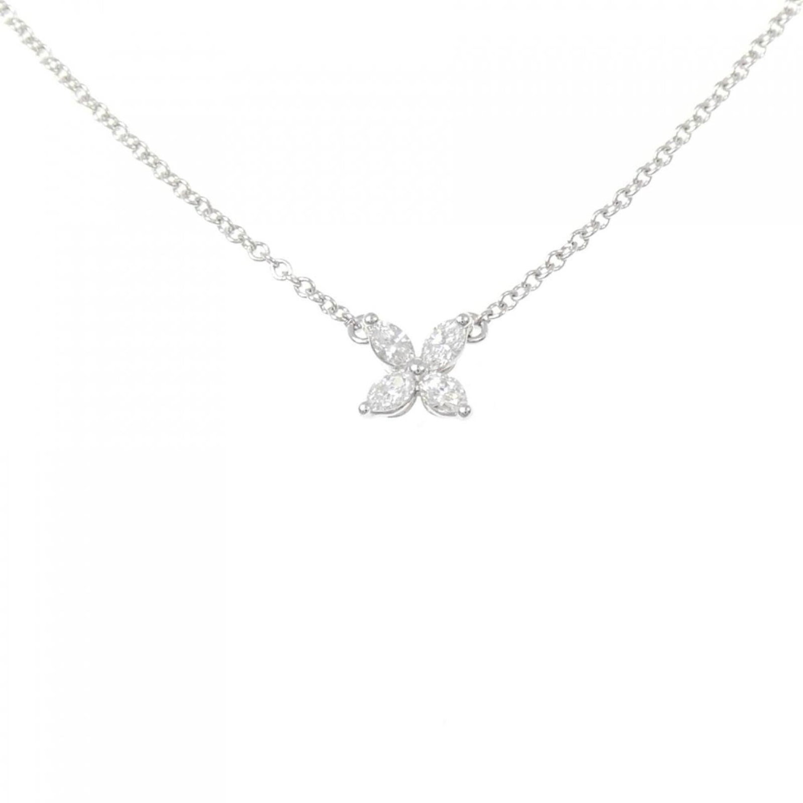 TIFFANY Platinum 950: TIFFANY Platinum 950 Platinum 950 Tiffany Necklace with Diamond Pendant, a stunning piece of jewelry featuring a 5.4mm x 5.3mm diamond pendant suspended from a 41 cm platinum chain. This necklace is m