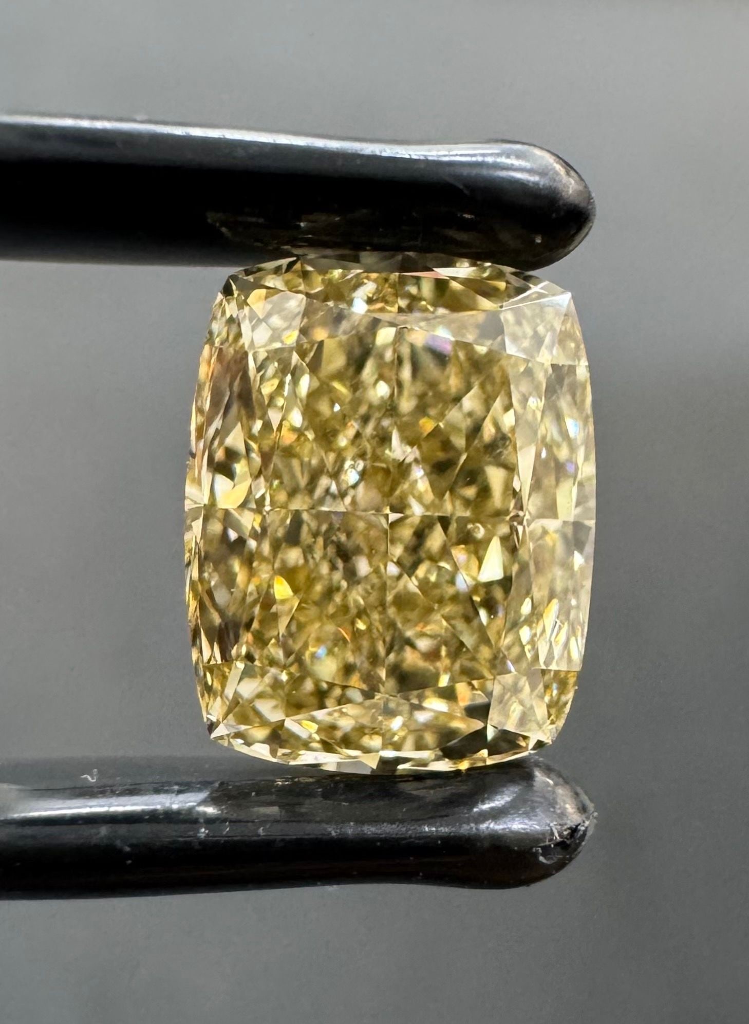GIA Cushion Modified 3.01ct Fancy Yellow VVS2 - Loose Natural Diamond: GIA Cushion Modified 3.01ct Fancy Yellow VVS2 - Loose Natural Diamond 3.01ct Fancy Yellow VVS2 diamond, certified by the Gemological Institute of America (GIA), boasts an EX polish and symmetry, and