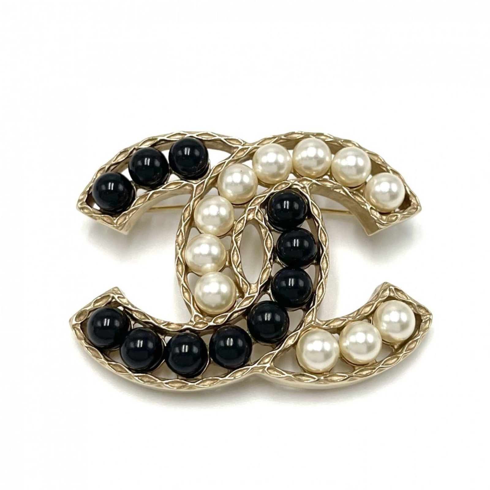 CHANEL Brooch Artificial Pearl Gold Plating: CHANEL Brooch Artificial Pearl Gold Plating Artificial pearl, gold plating details add a touch of luxury to this Chanel brooch, featuring a classic design that exudes elegance. The brooch showcases a