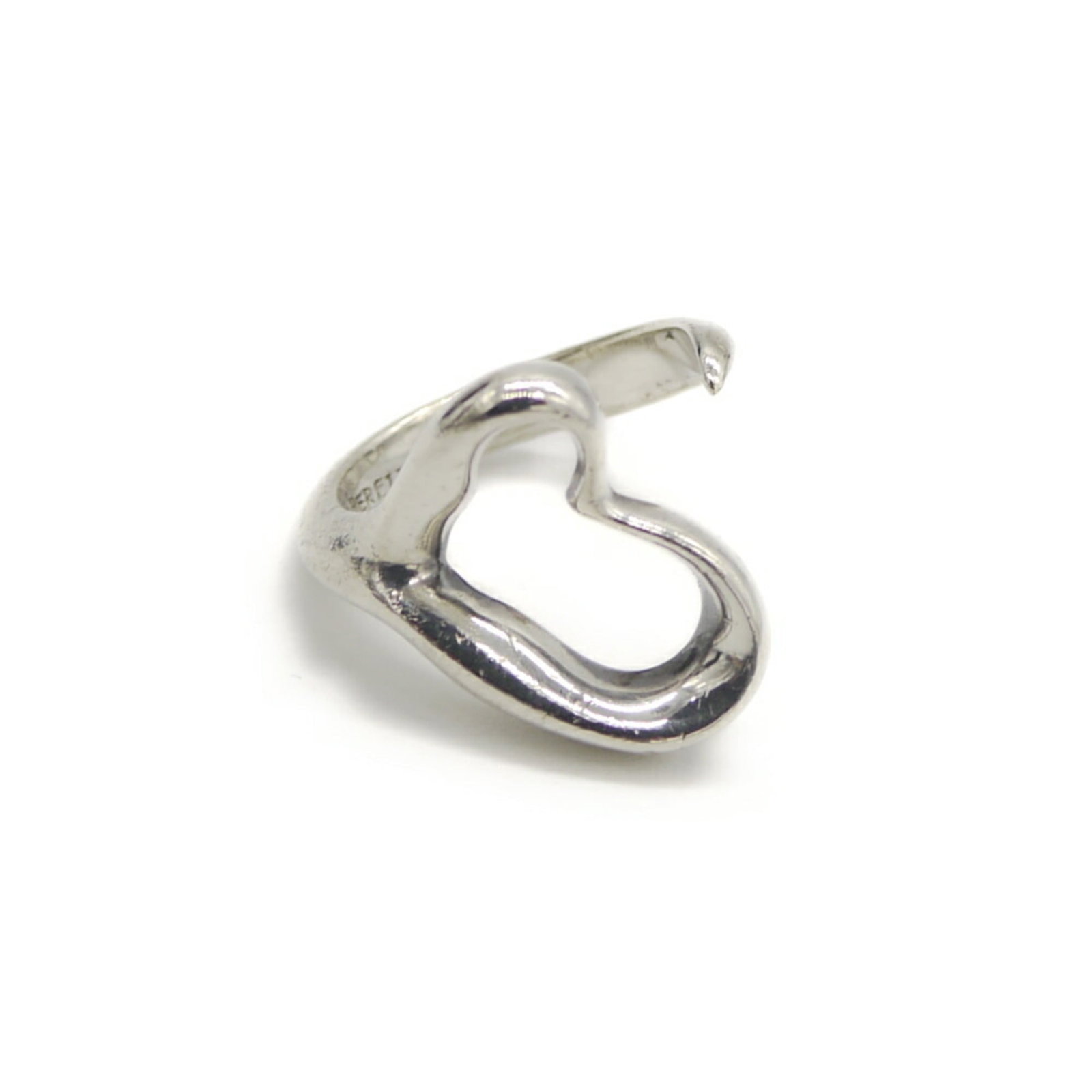 TIFFANY Band Ring Silver 925: TIFFANY Band Ring Silver 925 Silver 925 band ring from Tiffany, featuring a classic design. The ring bears visible scratches and scuffs, but remains fully functional and in good condition. This used