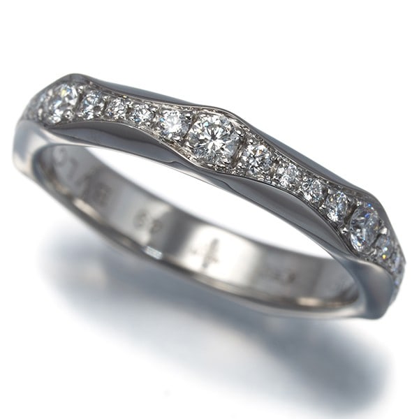 Bvlgari Ring Diamond Infinite Full Eternity Eu49 950 Platinum: Bvlgari Ring Diamond Infinite Full Eternity Eu49 950 Platinum Bvlgari's Infinite Full Eternity ring showcases a stunning diamond set in platinum, creating a timeless and elegant design. With a