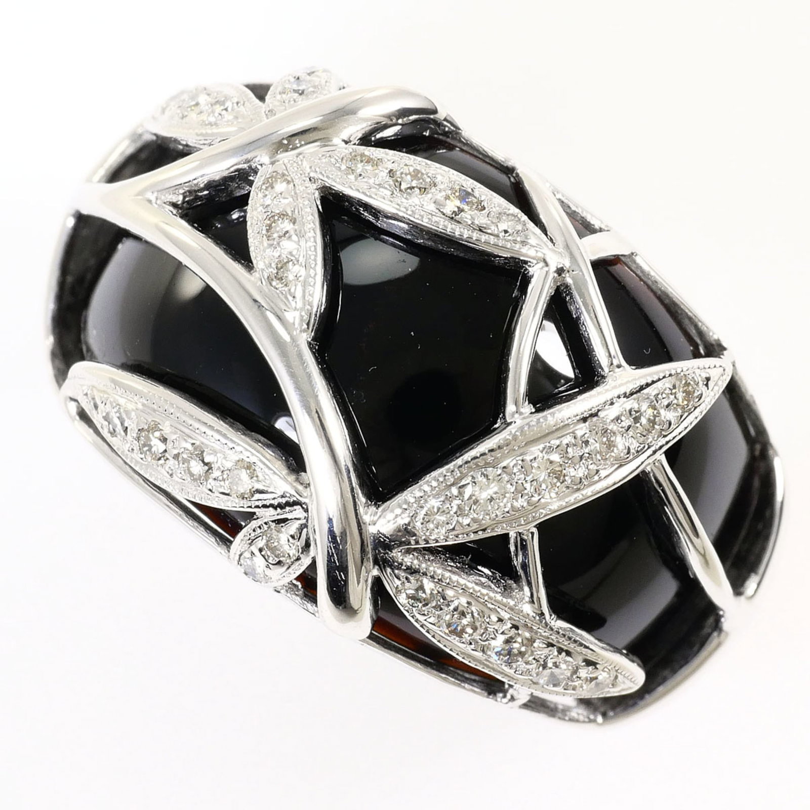 Band Ring White Gold (18K): Band Ring White Gold (18K) 18K White Gold Band Ring with Diamond and Onyx Details. This stunning band ring features 18K white gold, a diamond, and onyx, showcasing a classic and elegant design. Made