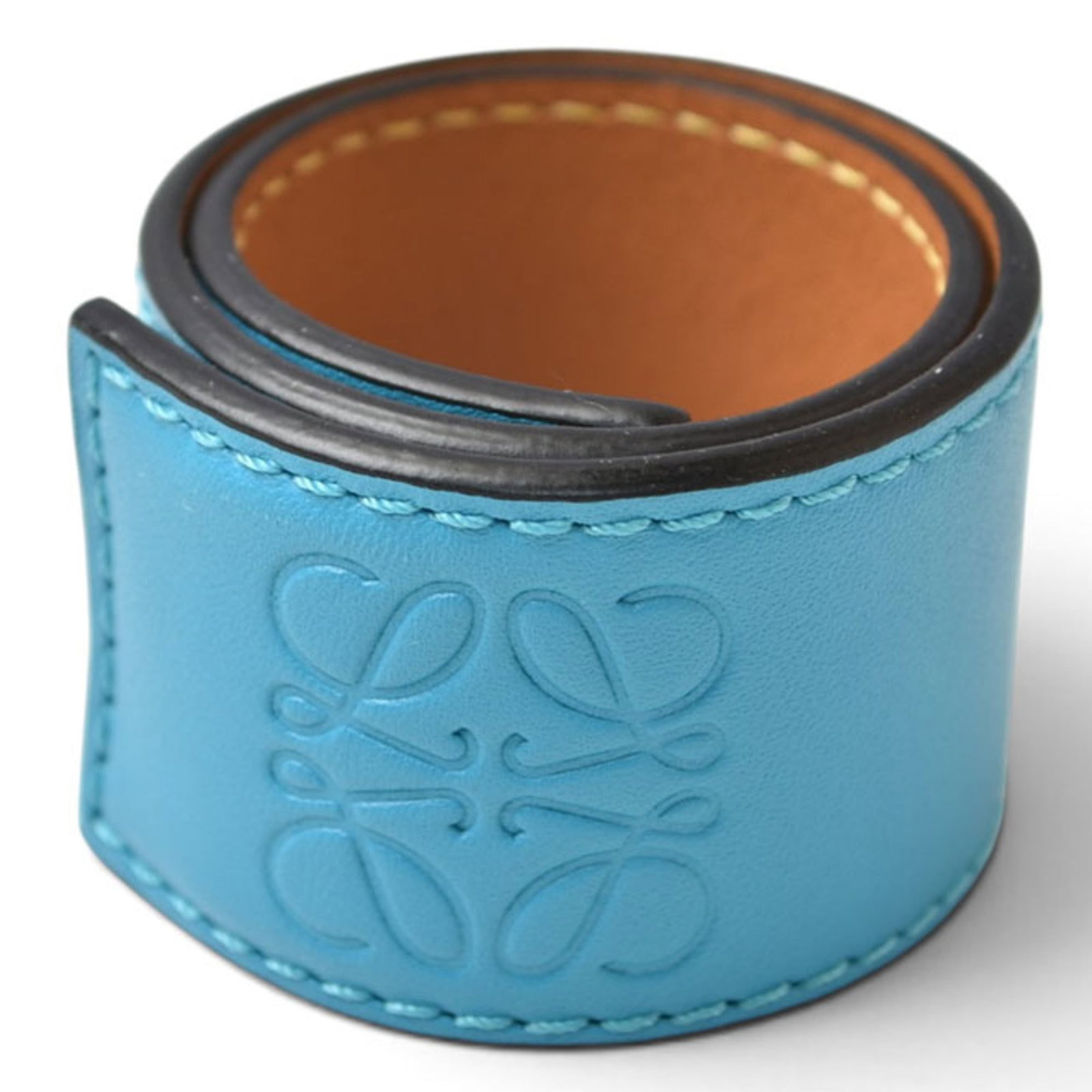 LOEWE Charm Bracelet Leather: LOEWE Charm Bracelet Leather Light blue Loewe Charm Bracelet Leather, 30cm in length, features a gently used design with minor signs of wear, including small scratches or light marks. The leather is i