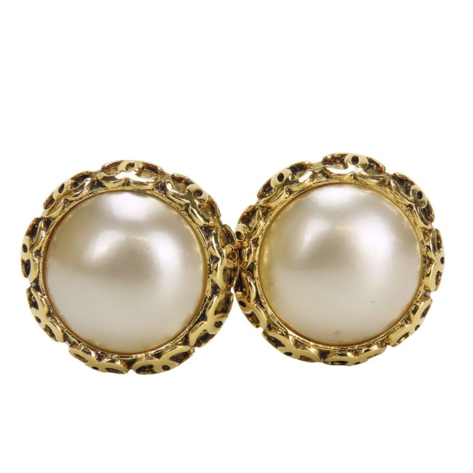 CHANEL Clip Earrings Metal: CHANEL Clip Earrings Metal Gold Clip Earrings by Chanel, featuring a sleek metal design with a subtle clip-back closure, measuring 23.50mm x 23.50mm. Gently used with minor signs of wear, this pair of