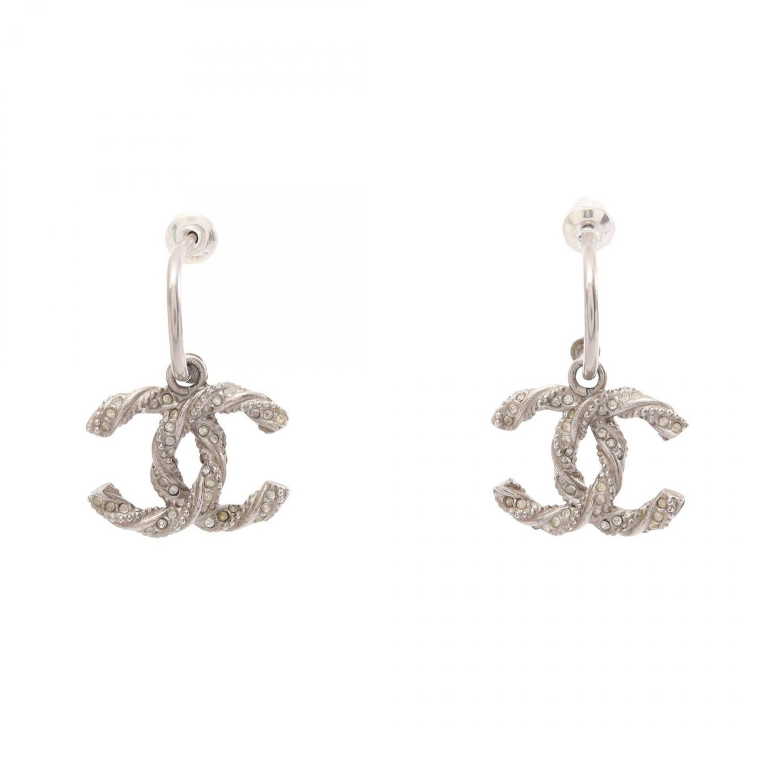 CHANEL Hoop Earrings Metal: CHANEL Hoop Earrings Metal Silver Chanel Hoop Earrings with a classic design, featuring a metal construction and a subtle sheen. Measuring 30mm in diameter, these earrings showcase a timeless elegance