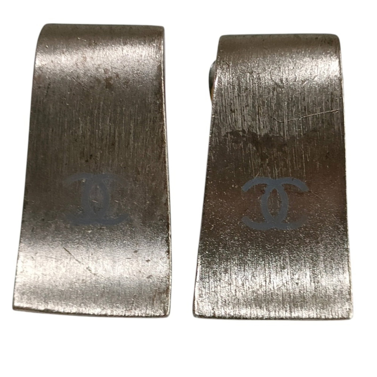 CHANEL Clip Earrings Silver: CHANEL Clip Earrings Silver Silver Clip Earrings from CHANEL, featuring a sleek and modern design. Made from high-quality silver, these clip earrings showcase a subtle shine and elegant simplicity.
