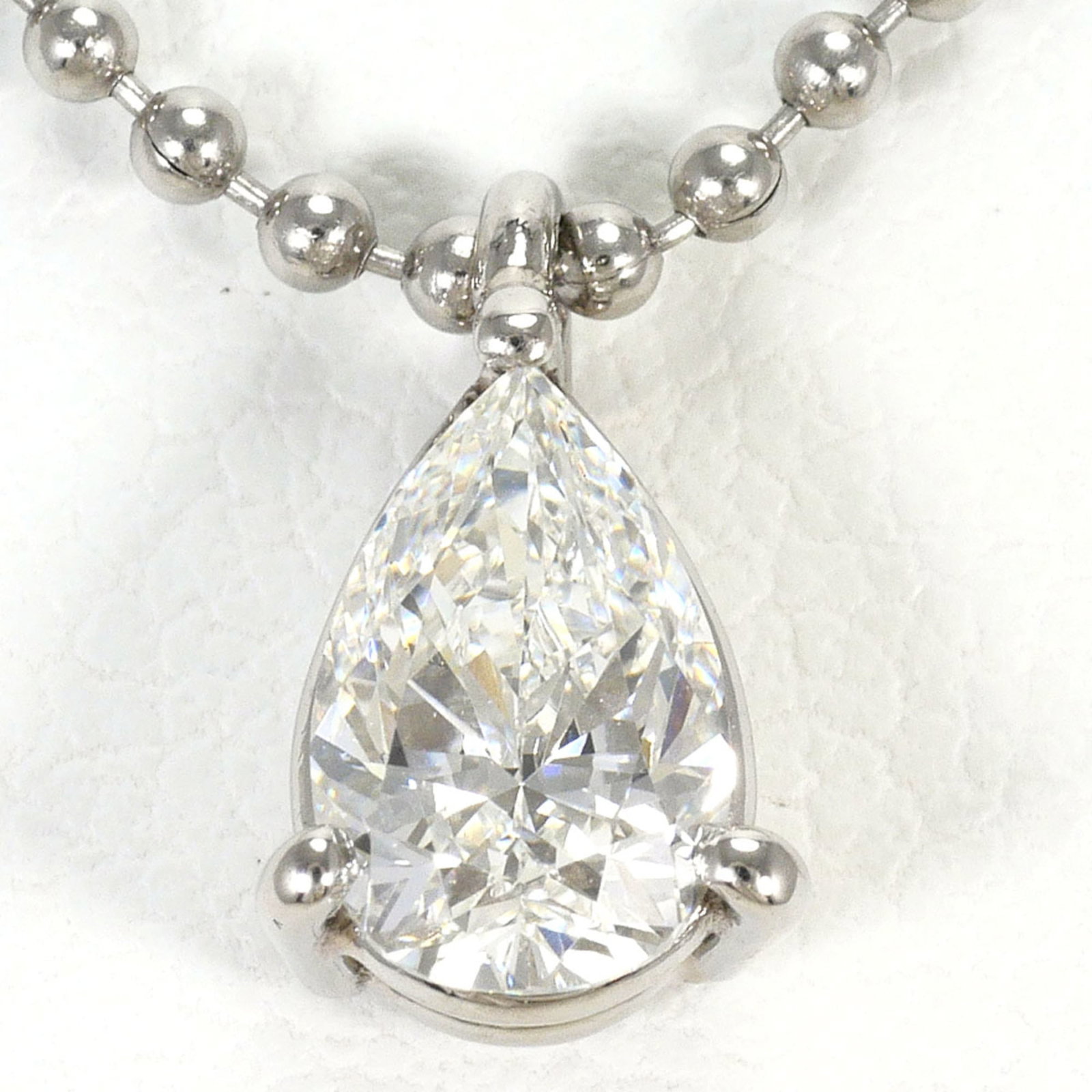 Platinum 850 Platinum 900: Platinum 850 Platinum 900 Platinum 850 and 900 necklace features a stunning diamond pendant, weighing 0.53 carats, set in high-quality platinum metal. The necklace boasts a sleek design with a 9mm x